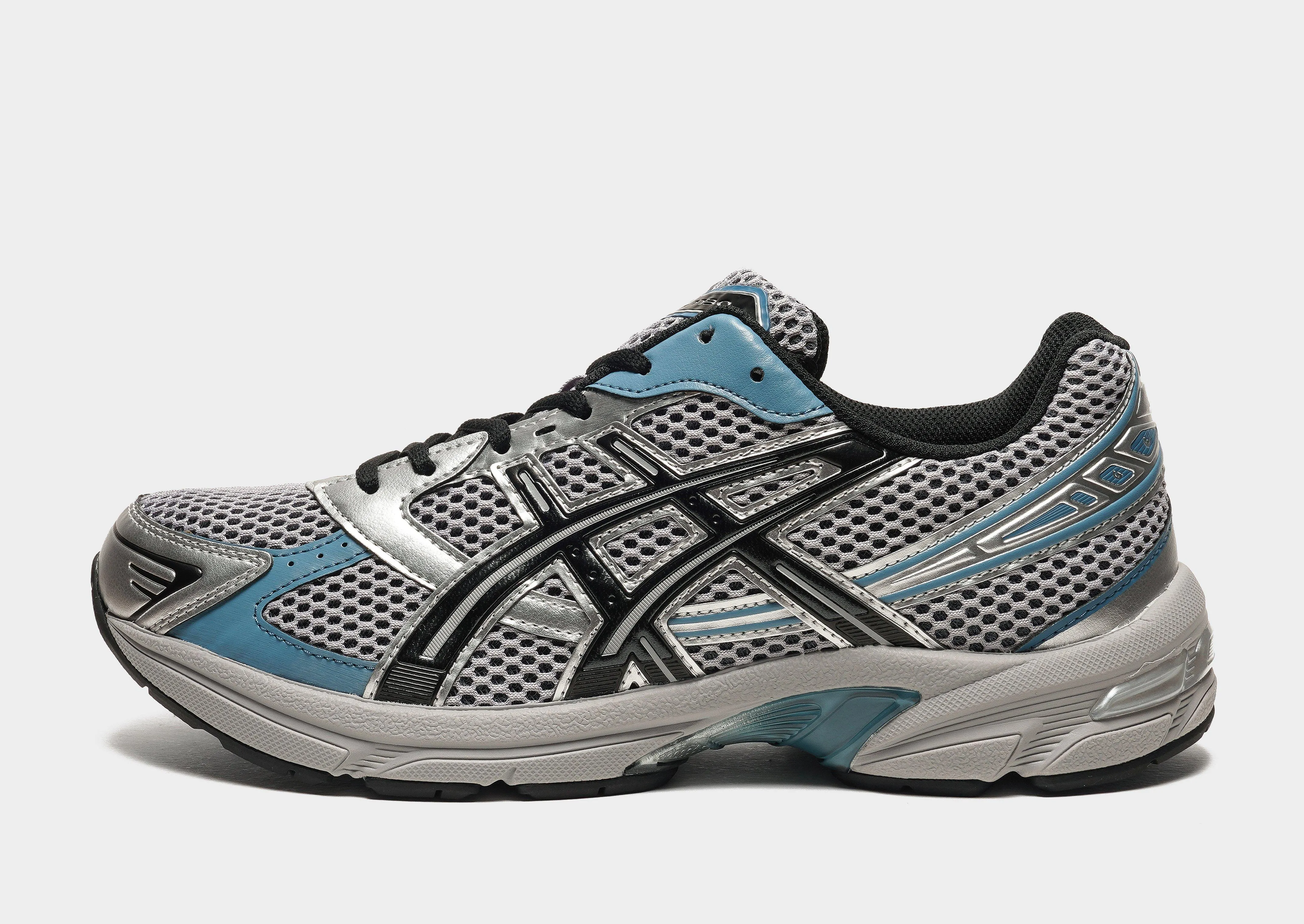 GEL-1130 running on a track oval toe - spring shoes