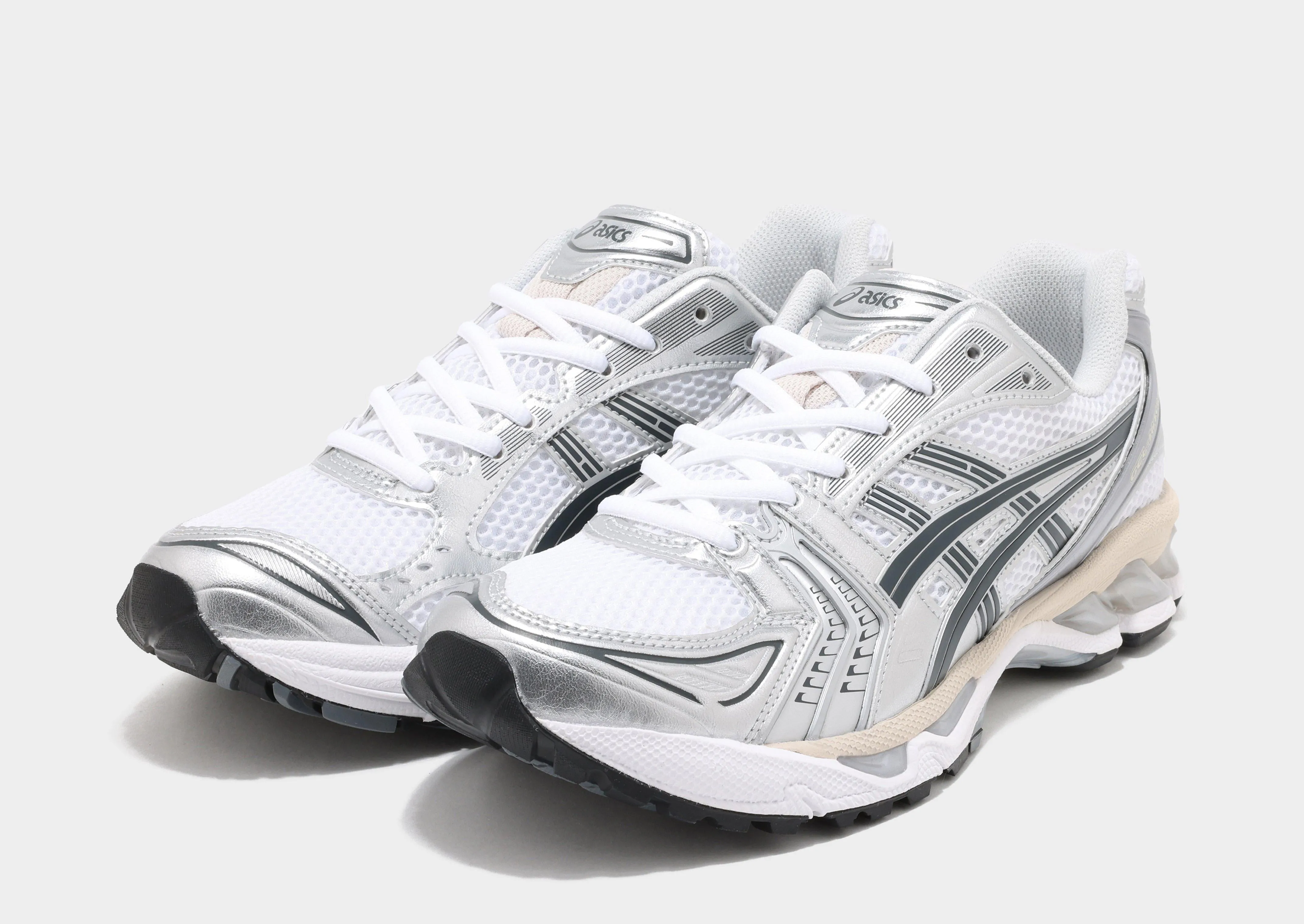 running with a maximalist style 5K shoes GEL-KAYANO 14