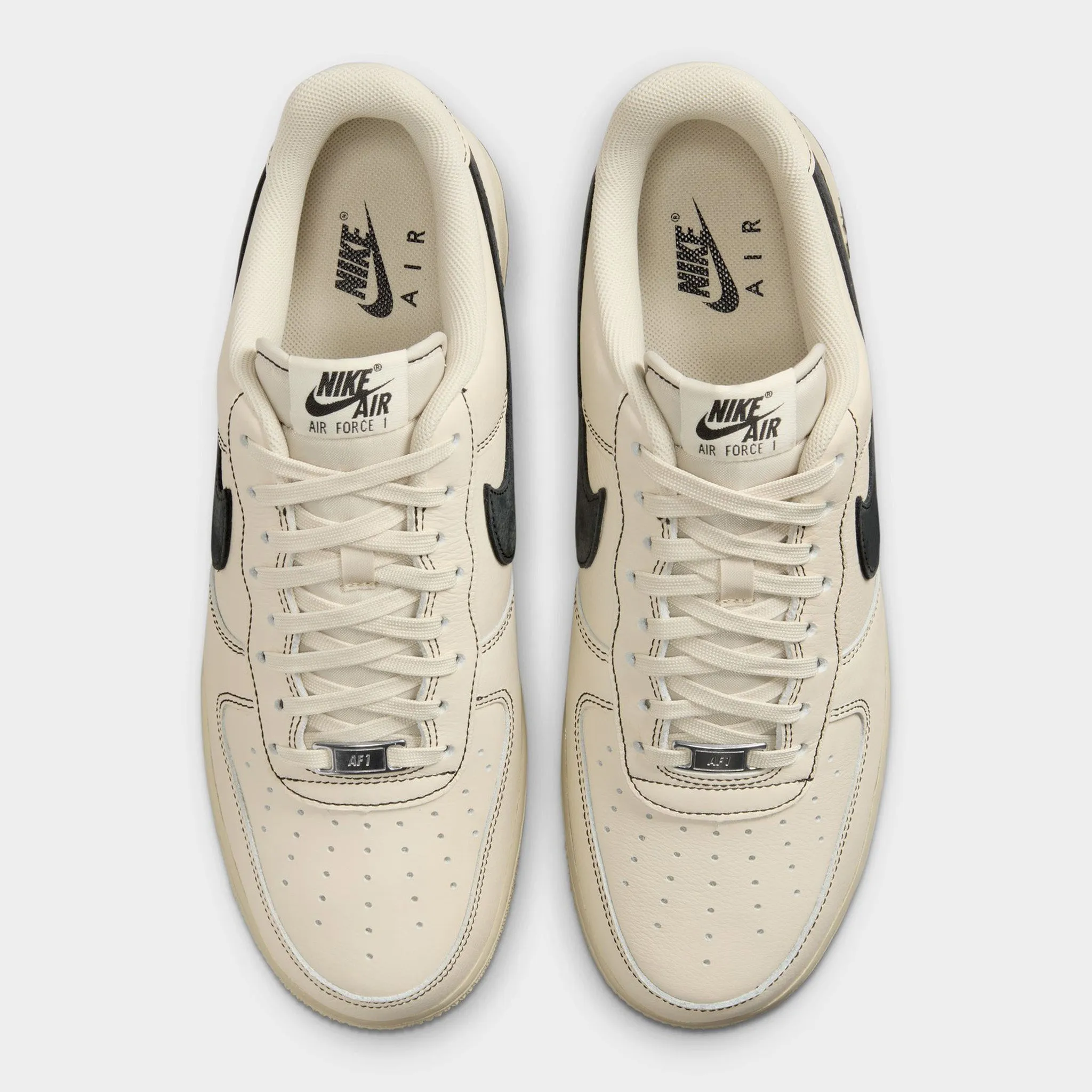 Seamless Toe Box Construction Thermal Regulating Liner Nike Air Force 1 '07 LV8 Light Khaki / Black