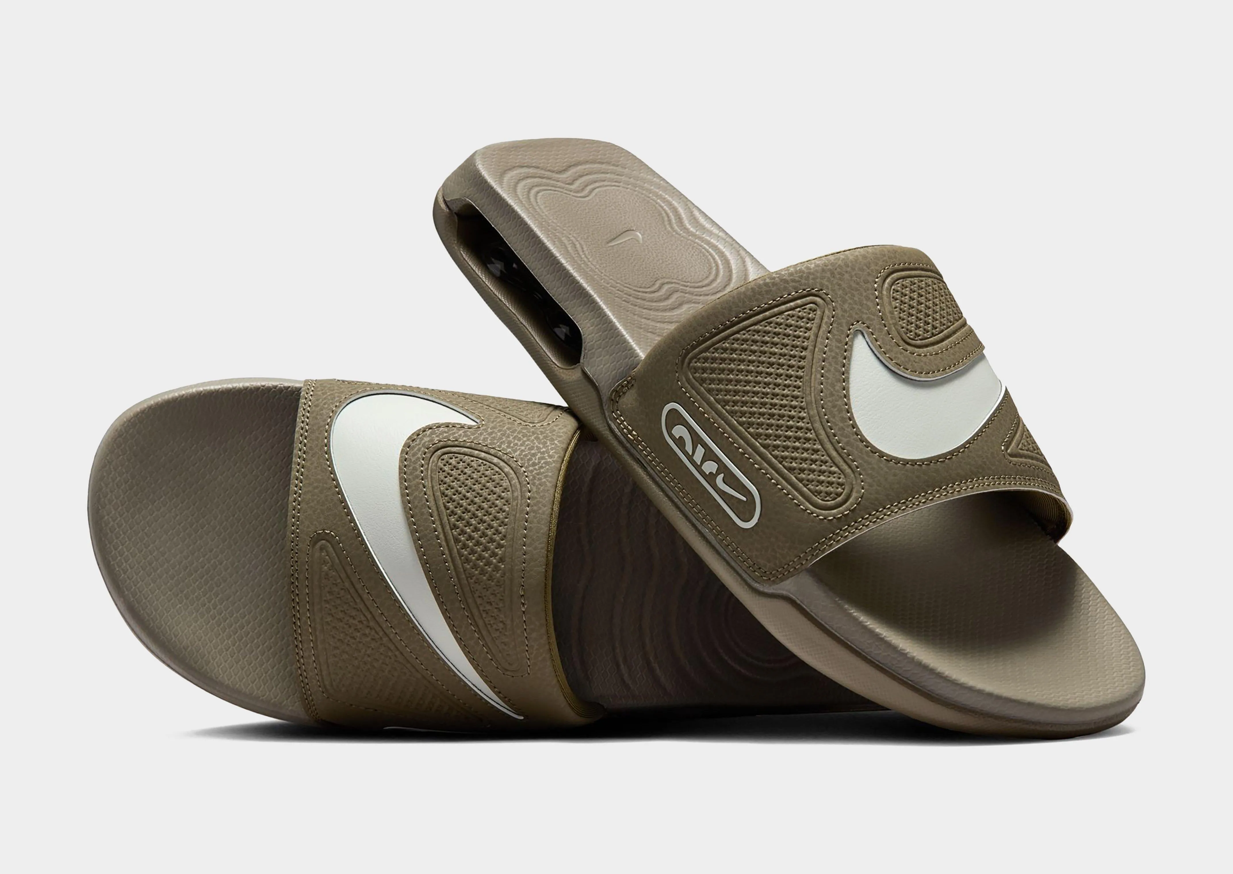 Trend-setting Air Max Cirro Slides