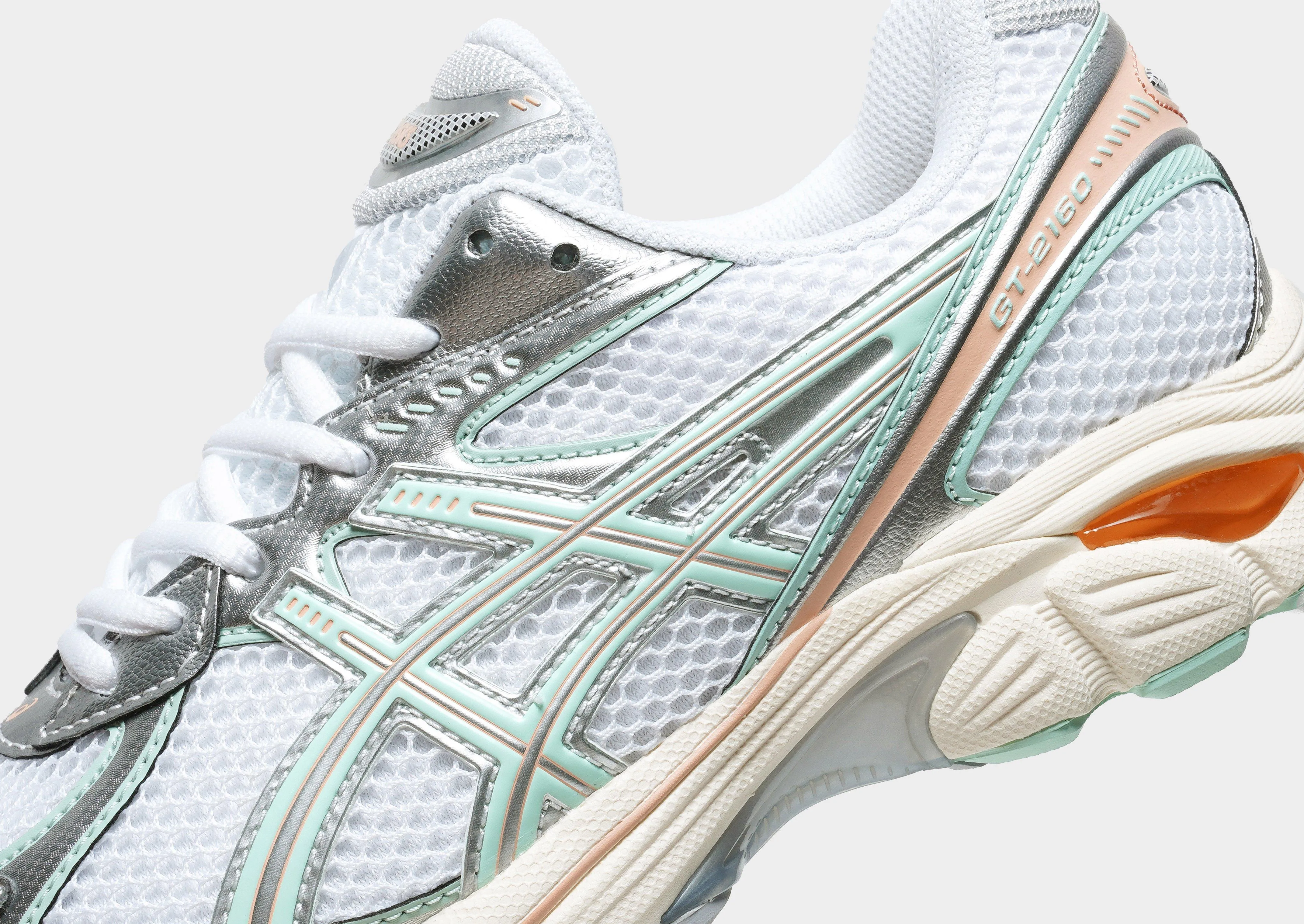 GT-2160 Women's running in a tunnel area shoes