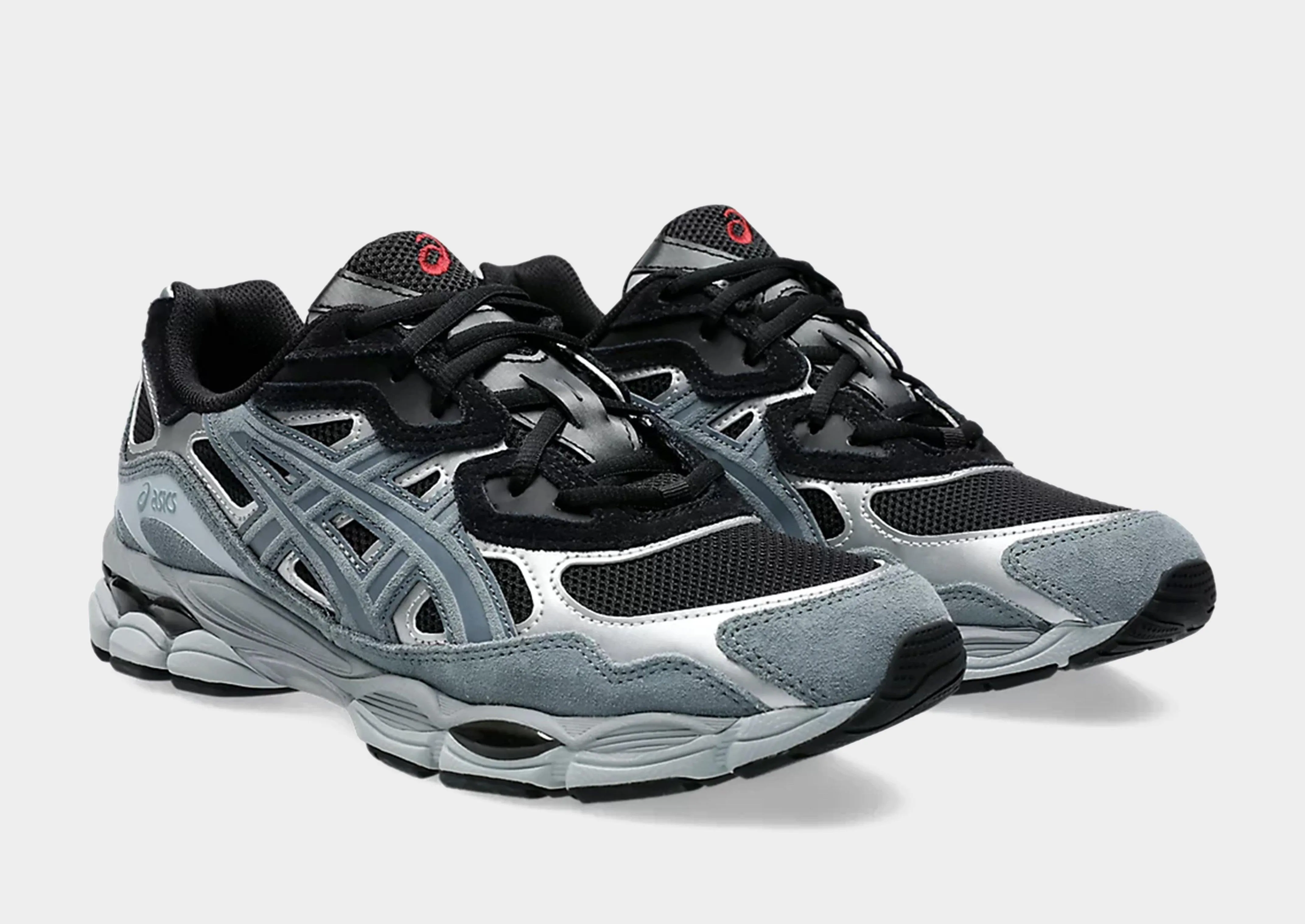 GEL-NYC running for a sense of accomplishment running in a swimming pool area shoes