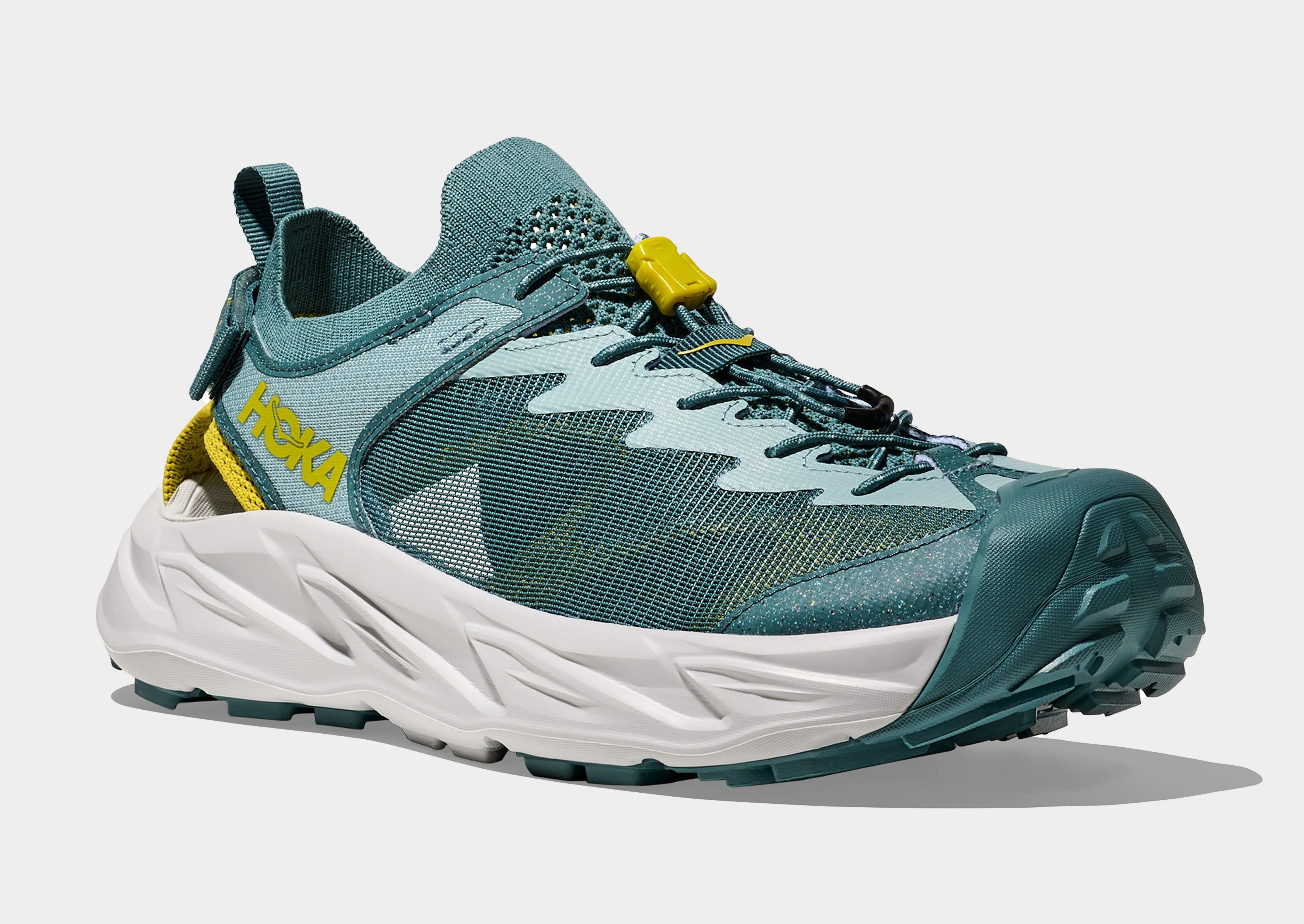 Hopara 2 running in a canyon area shoes concrete running gear