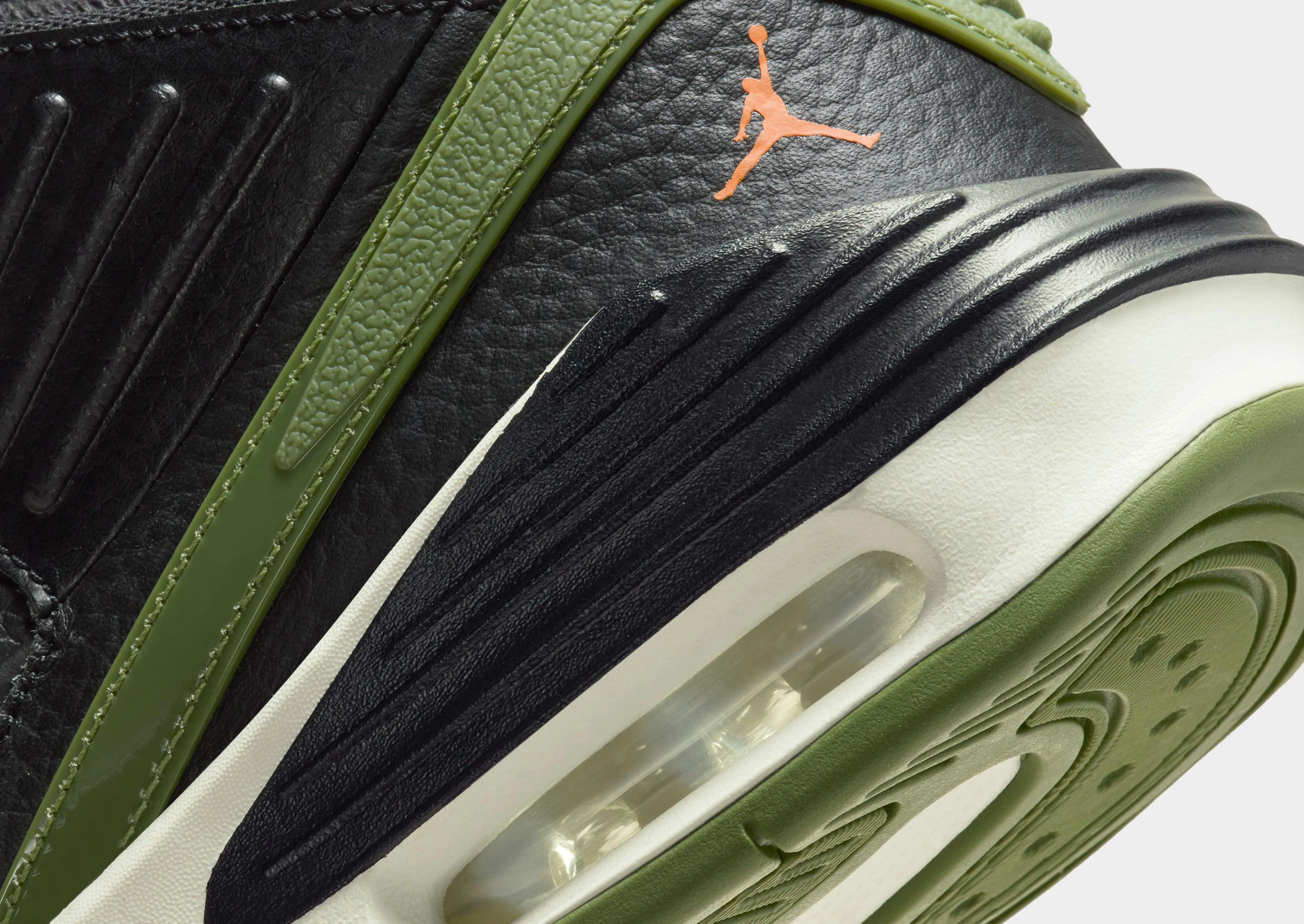 Max Aura 5 Cushioned Midsole Design Motion control