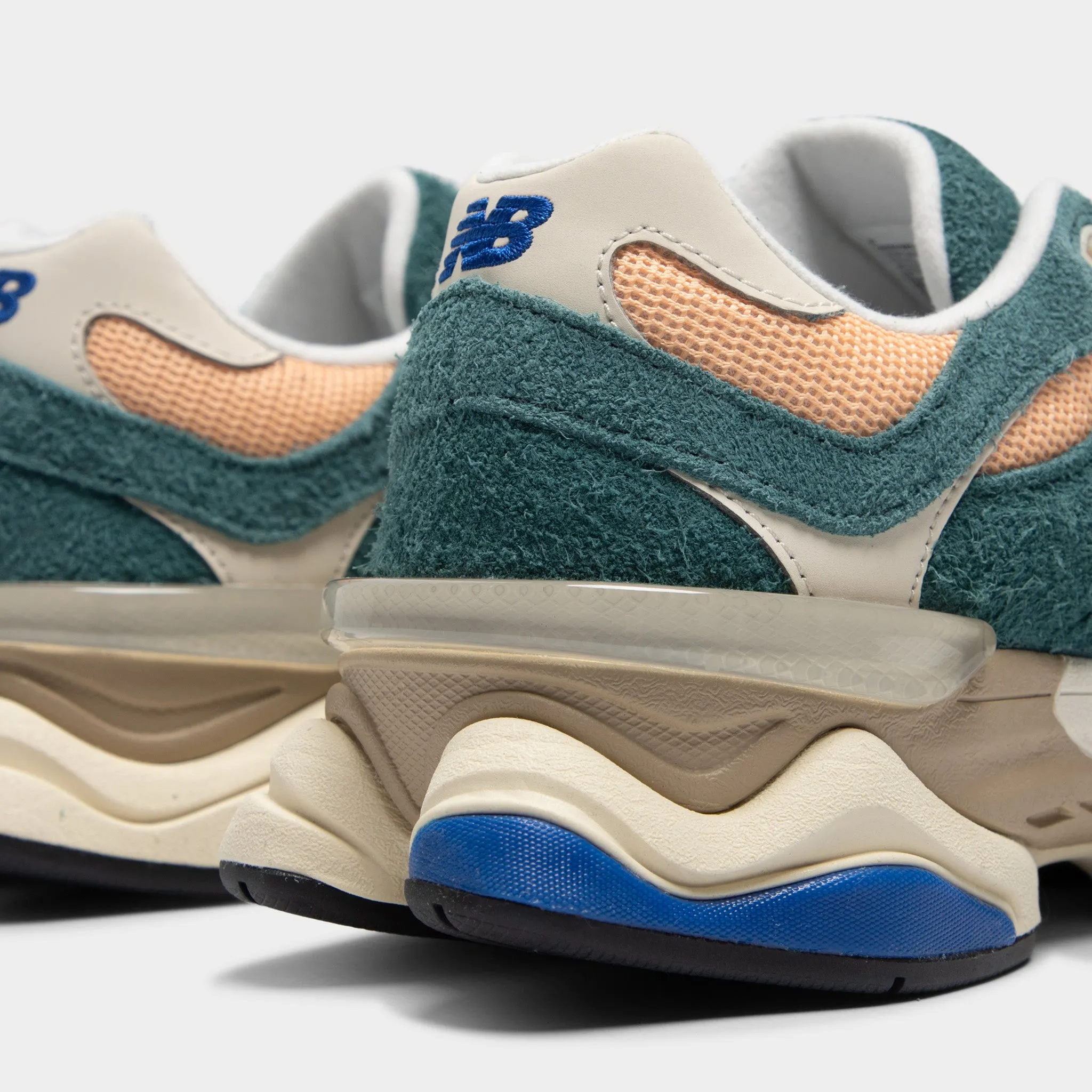 New Balance 9060 New Spruce / Peach Blossom Foot Shape hydration