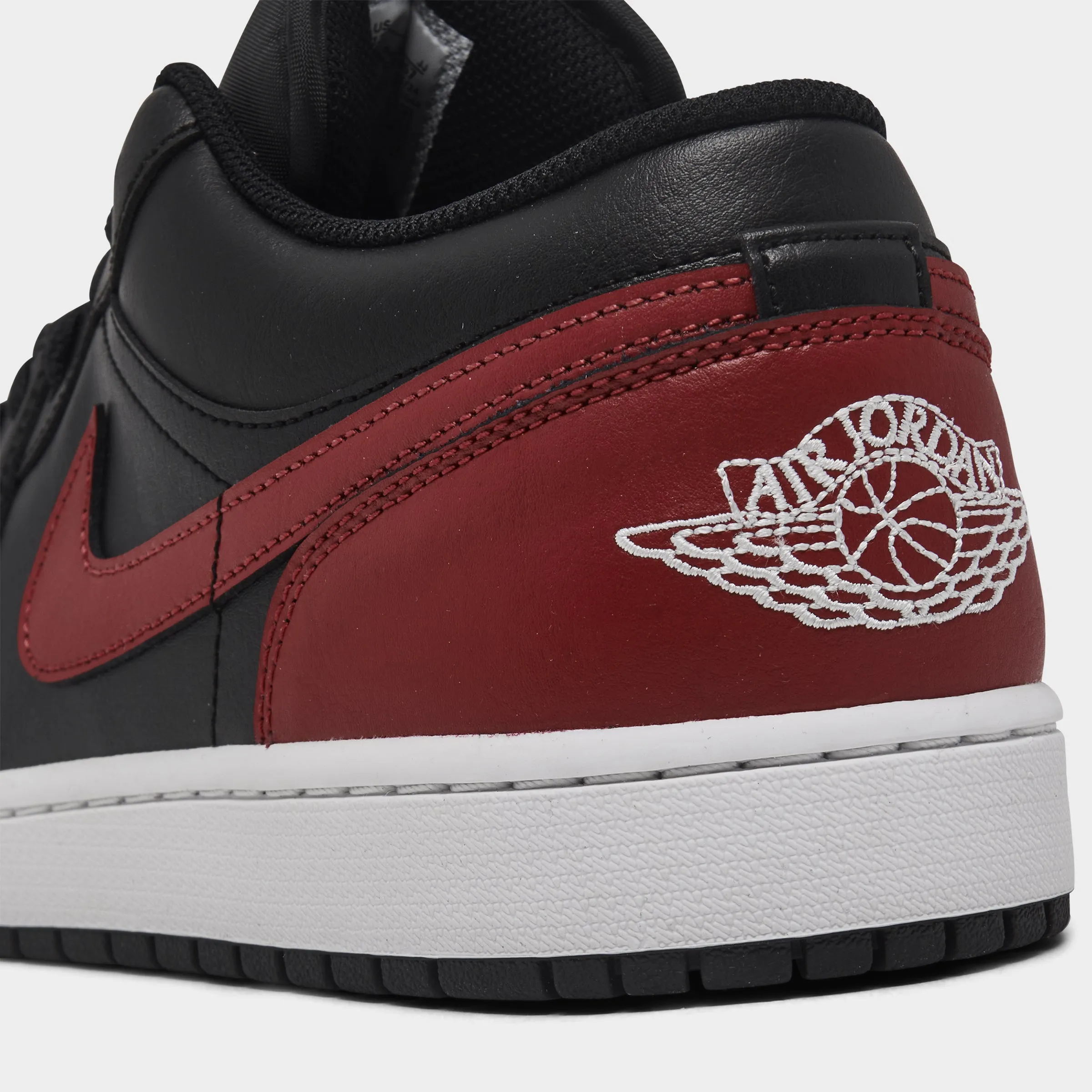 Jordan 1 Low Black / Varsity Red - Summit White Sneakers Comfort Fit