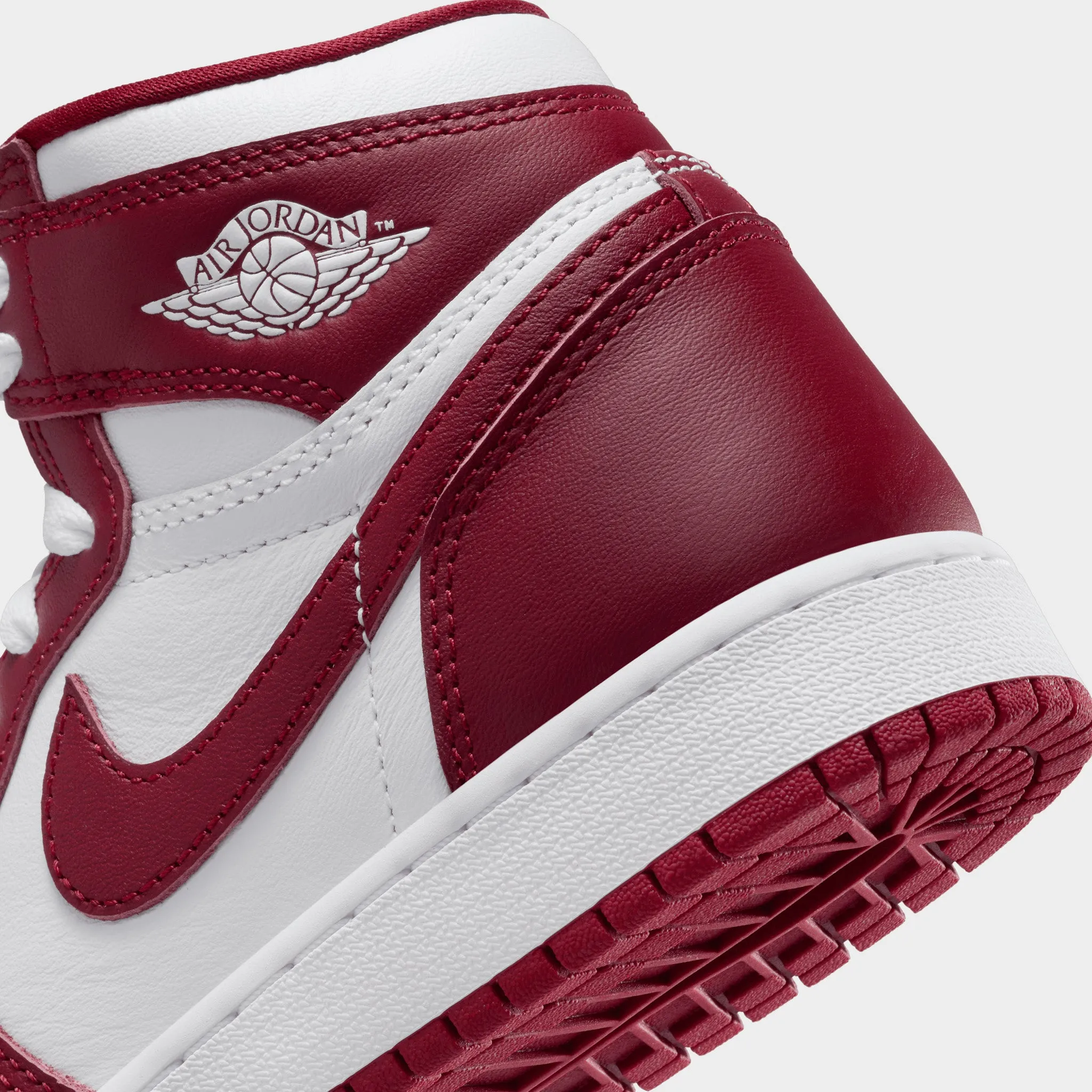 Jordan 1 Retro High OG GS White / Team Red Style Design Lockdown Foot Harness
