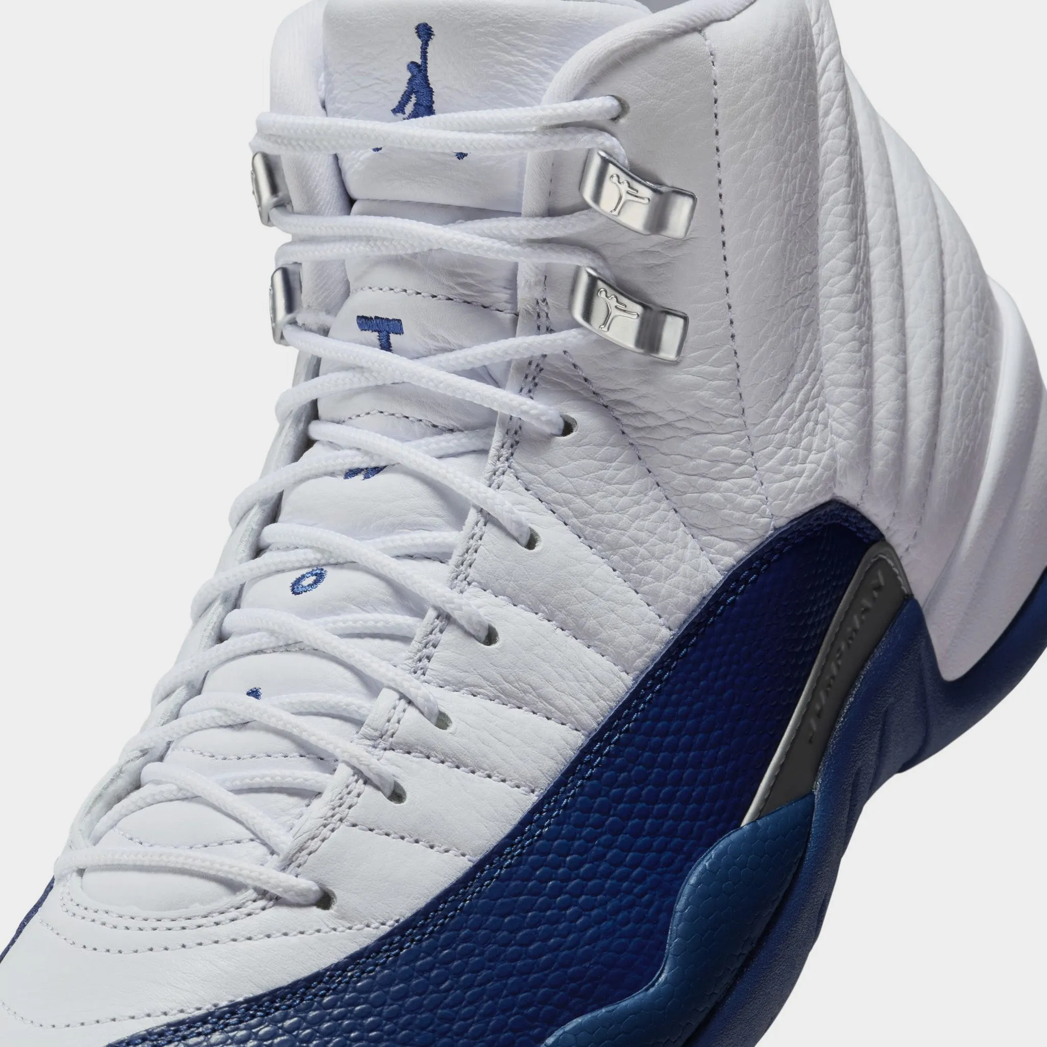 Ultra Responsive Padding Mid Game Power Jordan 12 Retro White / French Blue - Metallic Silver