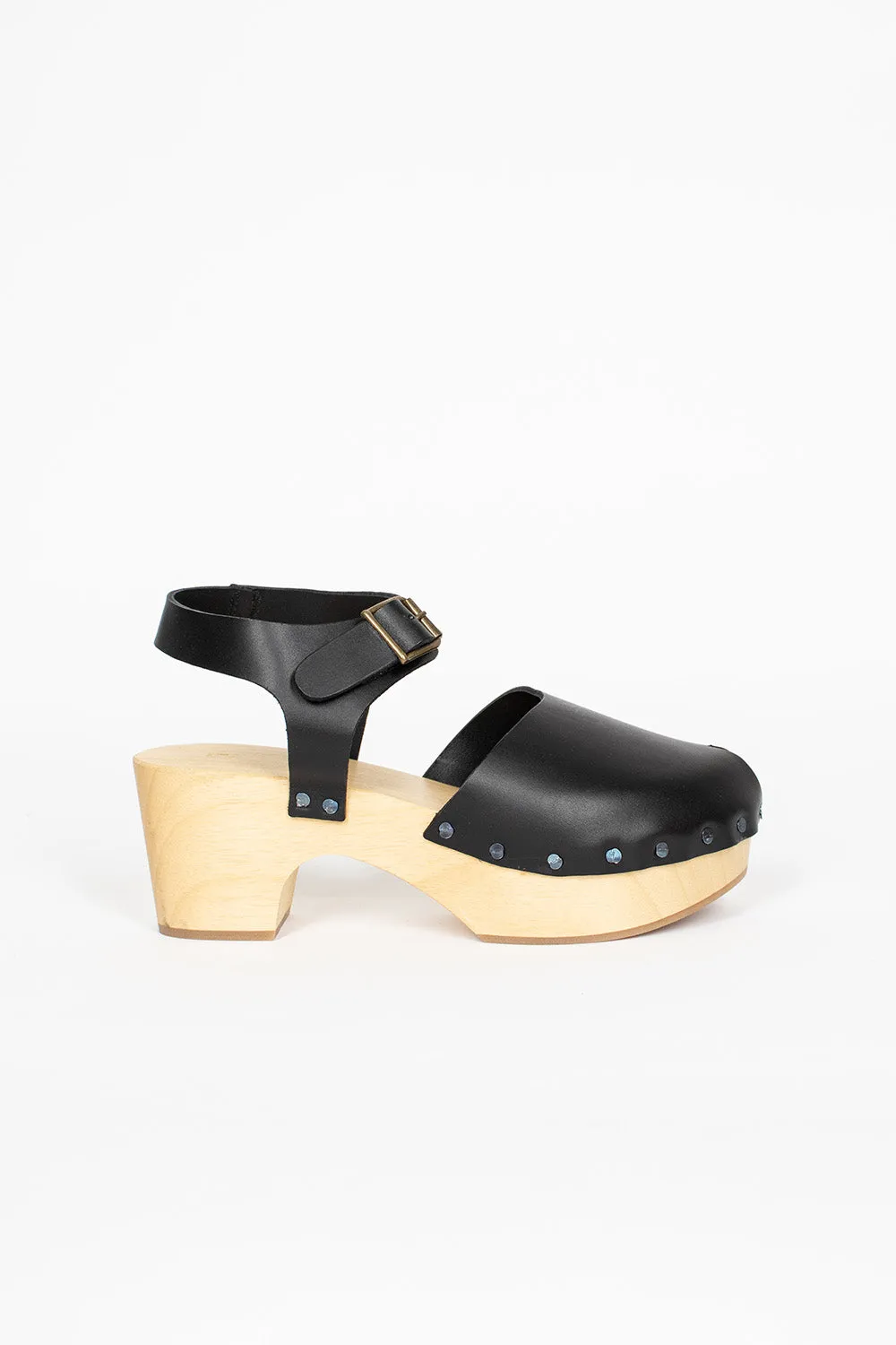 Cushioned Step Rough Terrain Leather Clogs Black
