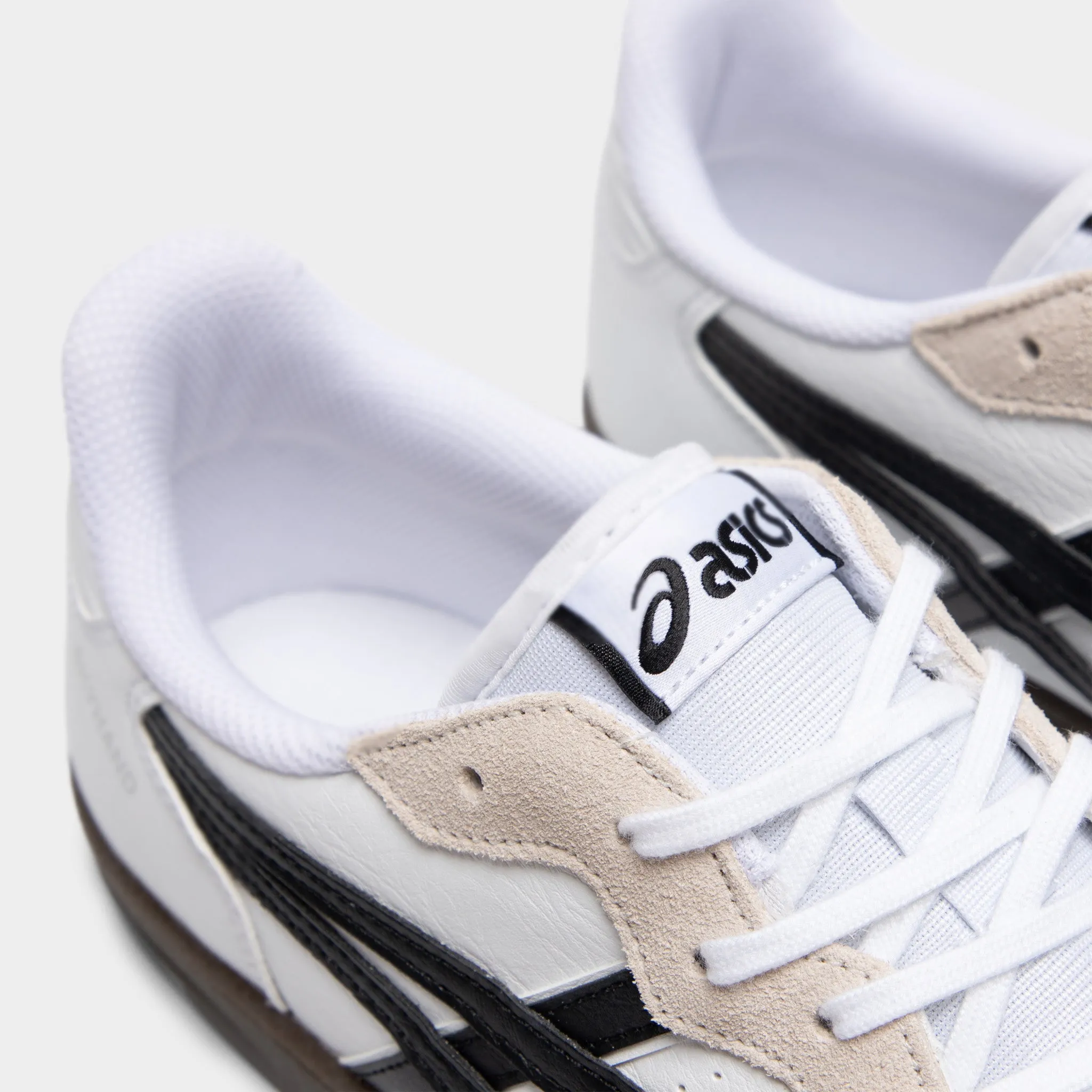 running in a forest shoes Training - session ASICS Skyhand OG White / Black