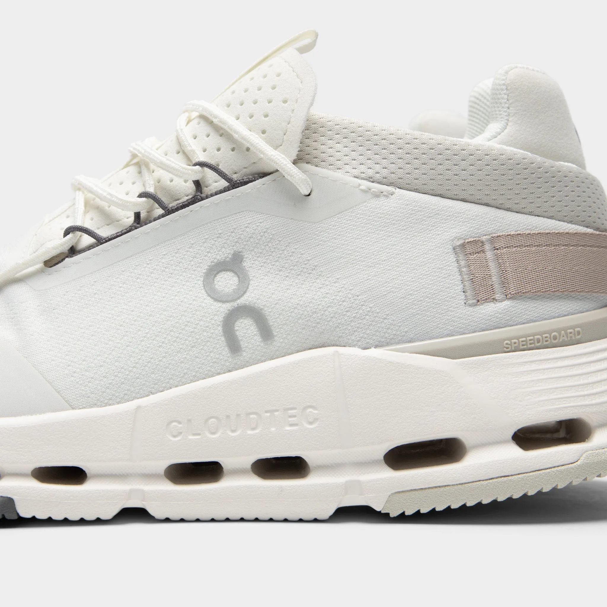 rehabilitation running shoes On Cloudnova 2 Ice / Sand