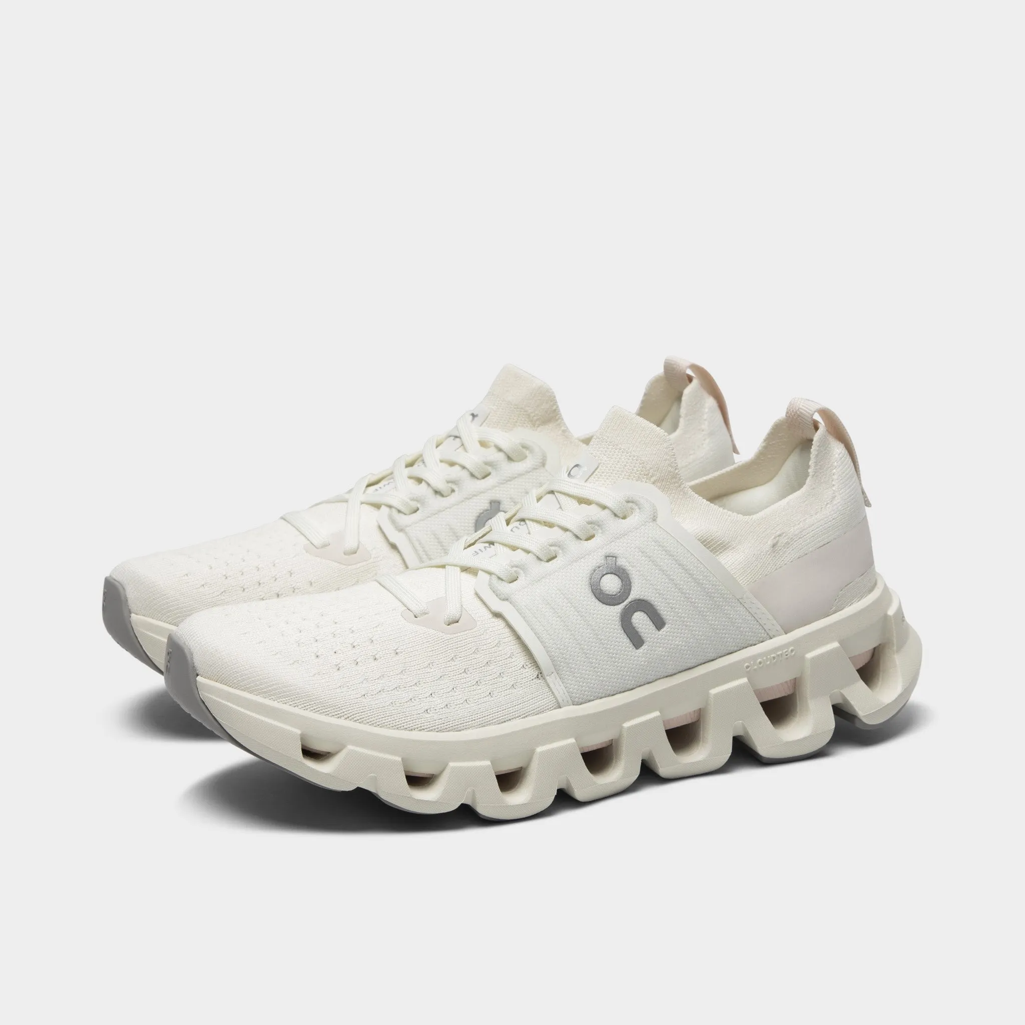 On Women's Cloudswift 4 Ivory / Sand versatile - use - adaptability shoes