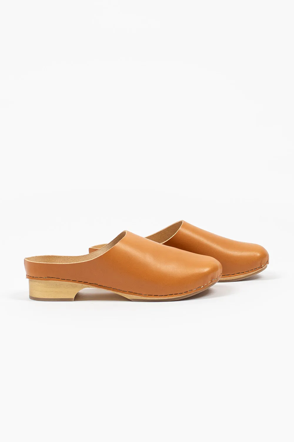 Breathable Rural Traveler Low Leather Clog Natural