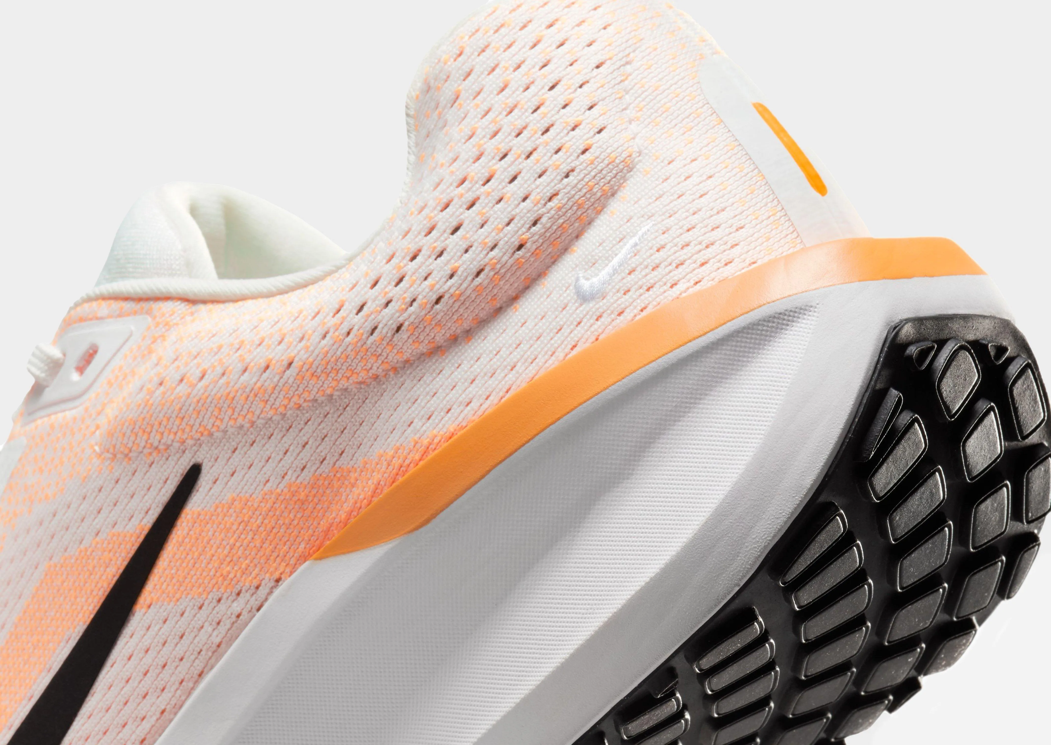 Winflo 11 Urban Trekking Ventilated Perforations
