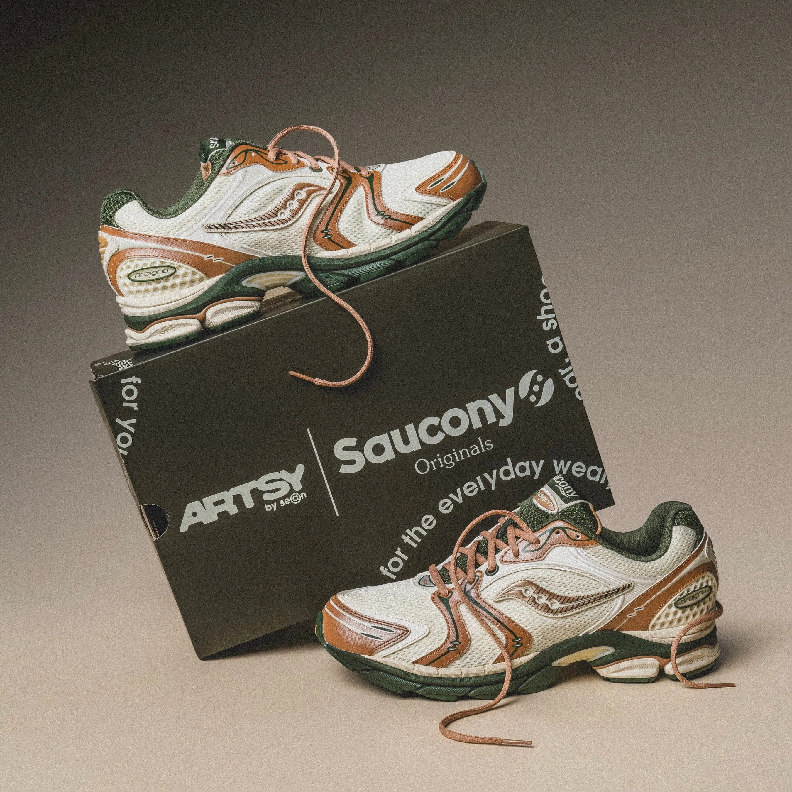 Street Grip MENS Saucony | Progrid Triumph 4 (Cream/Doe)
