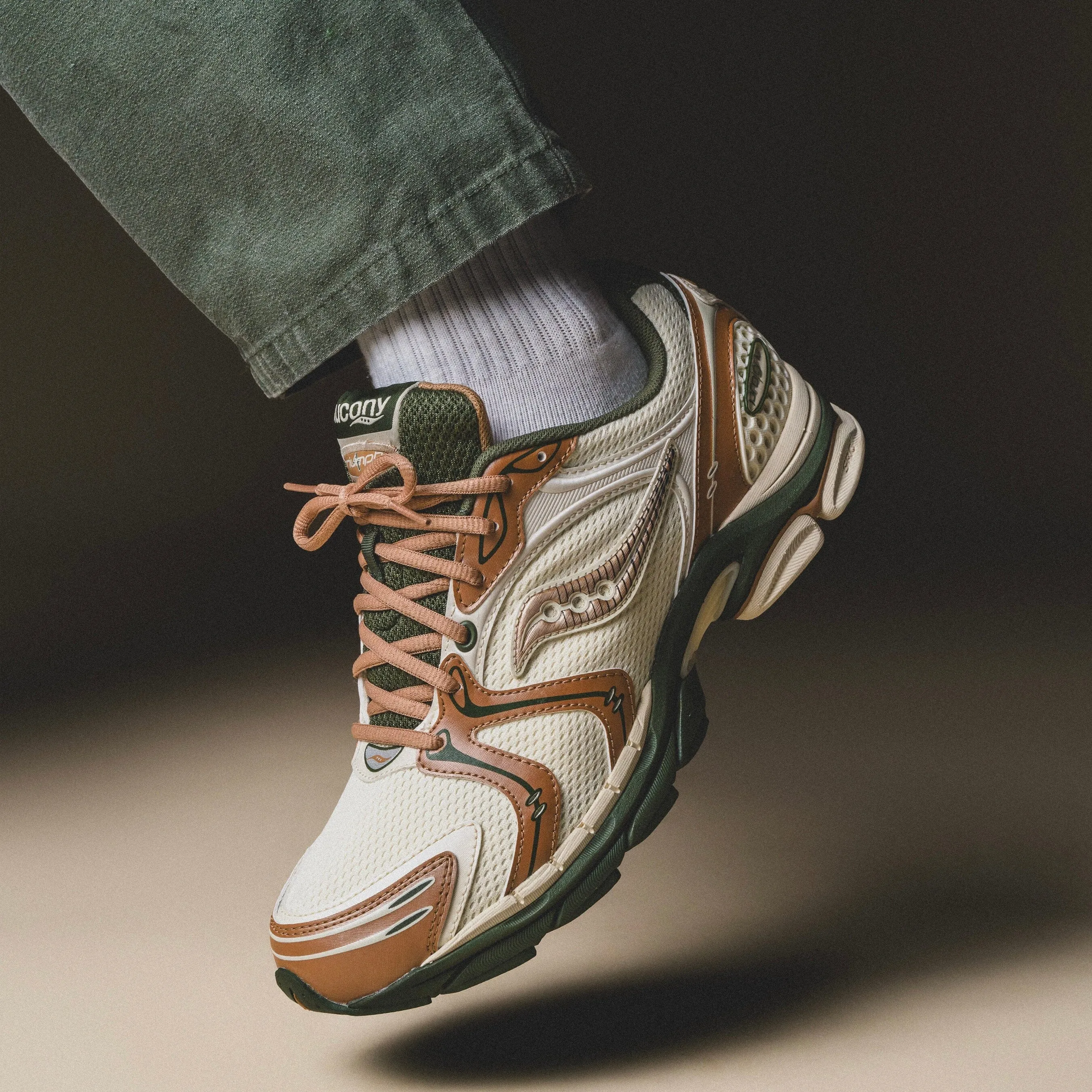 MENS Saucony | Progrid Triumph 4 (Cream/Doe) Classic Touch