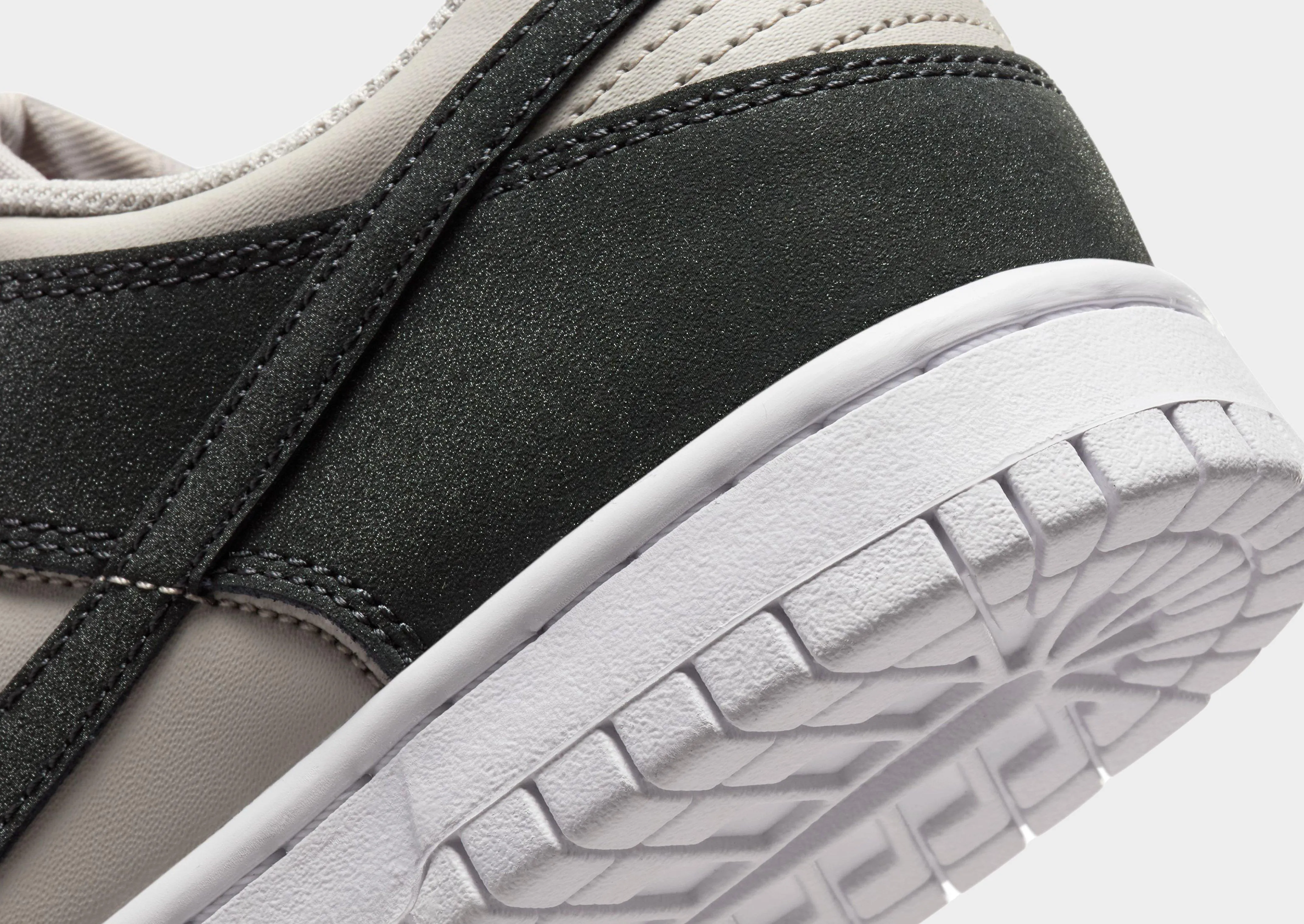 Dunk Low Junior's Wide base stability