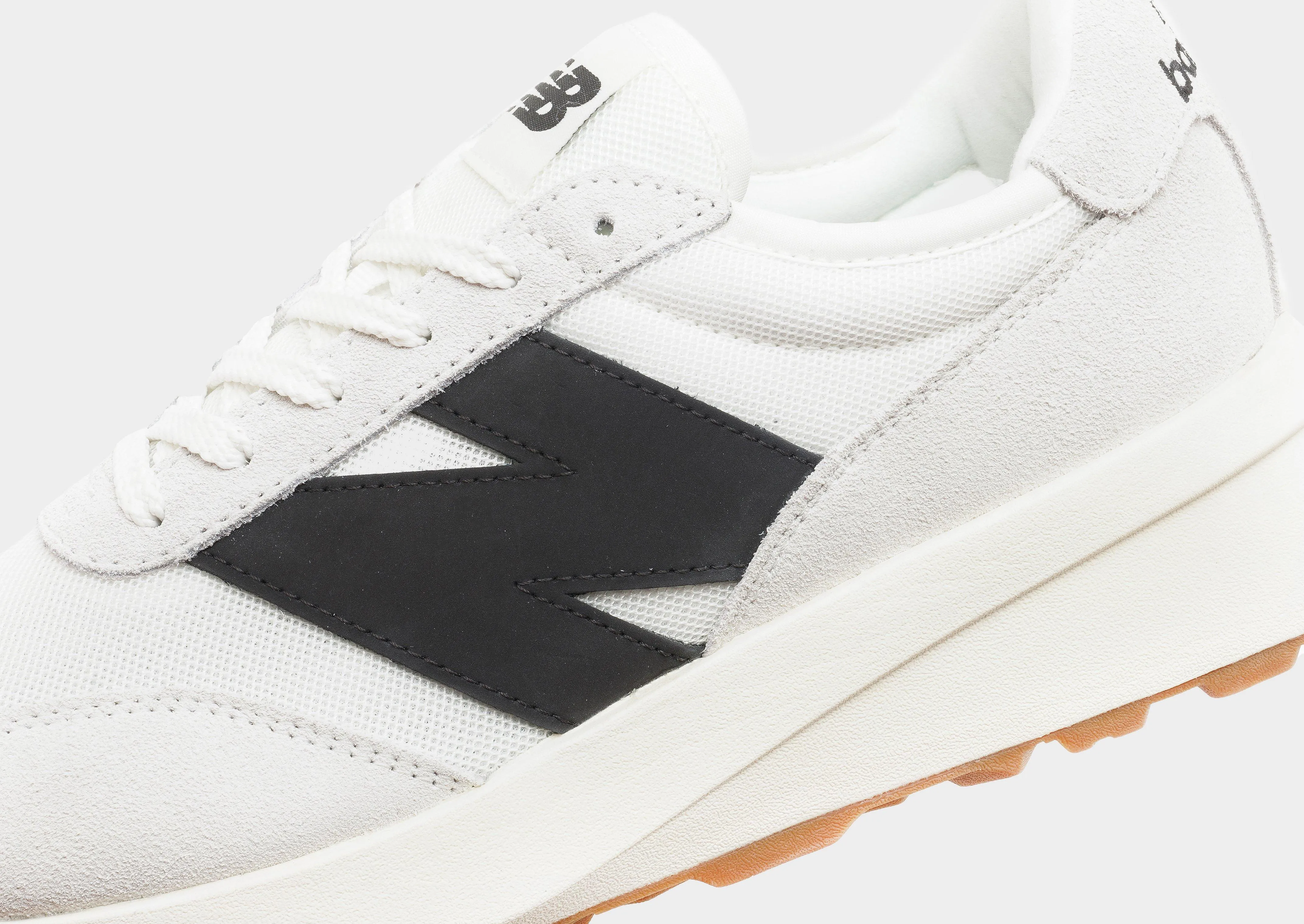 370 cross-trainers' shoes