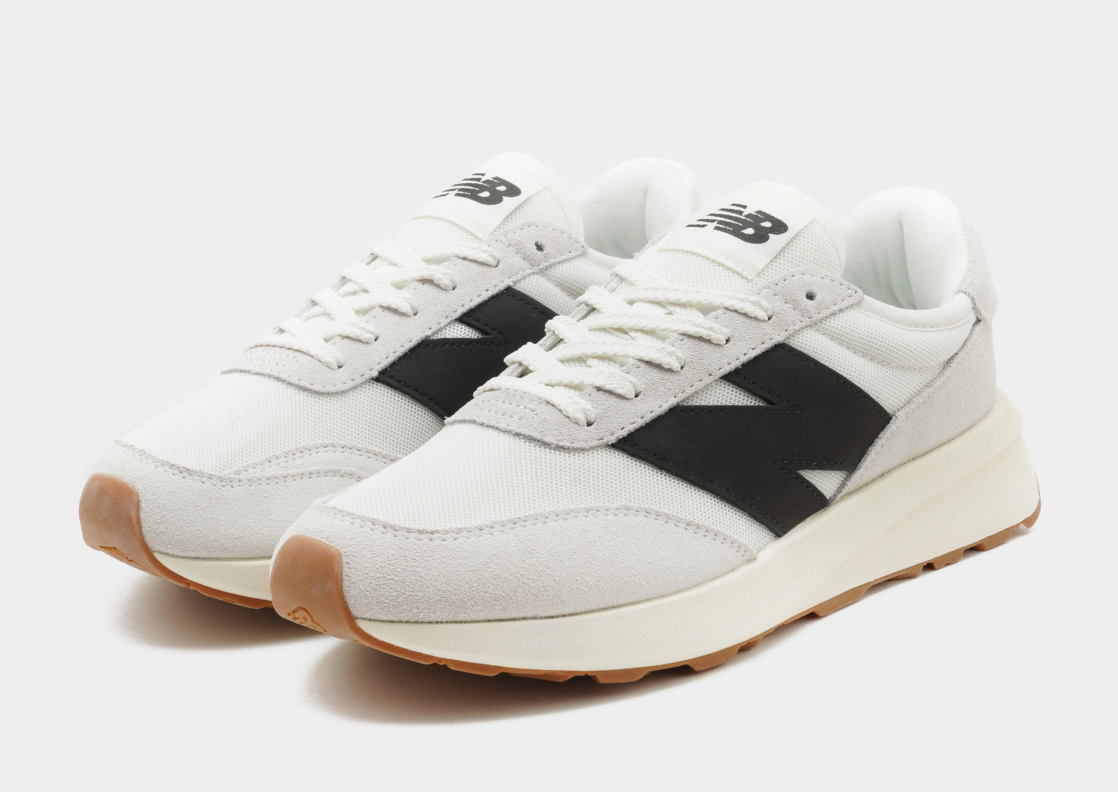370 grass running shoes