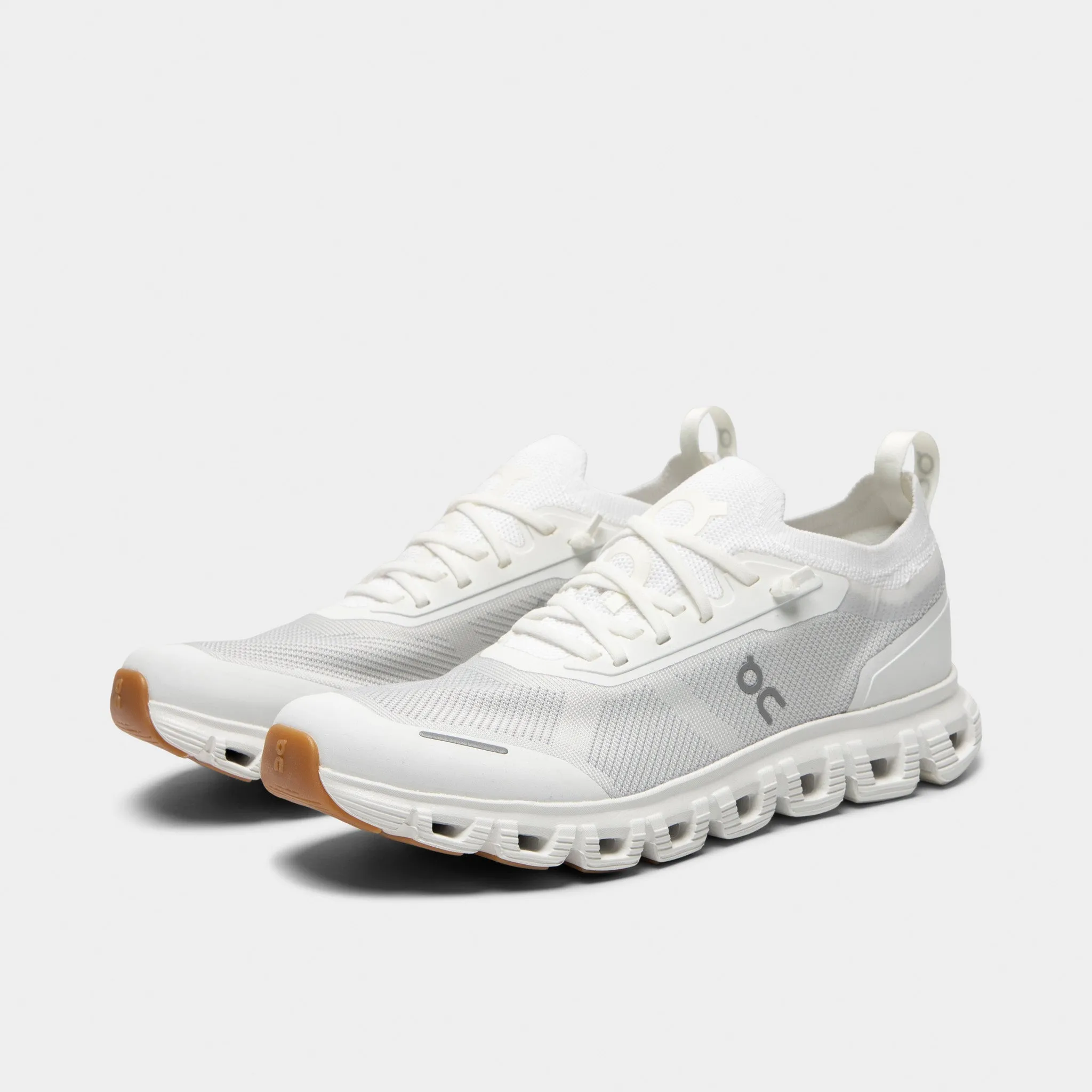 On Women's Cloud 6 Versa White / White cushioned running shoes cool - down shoes