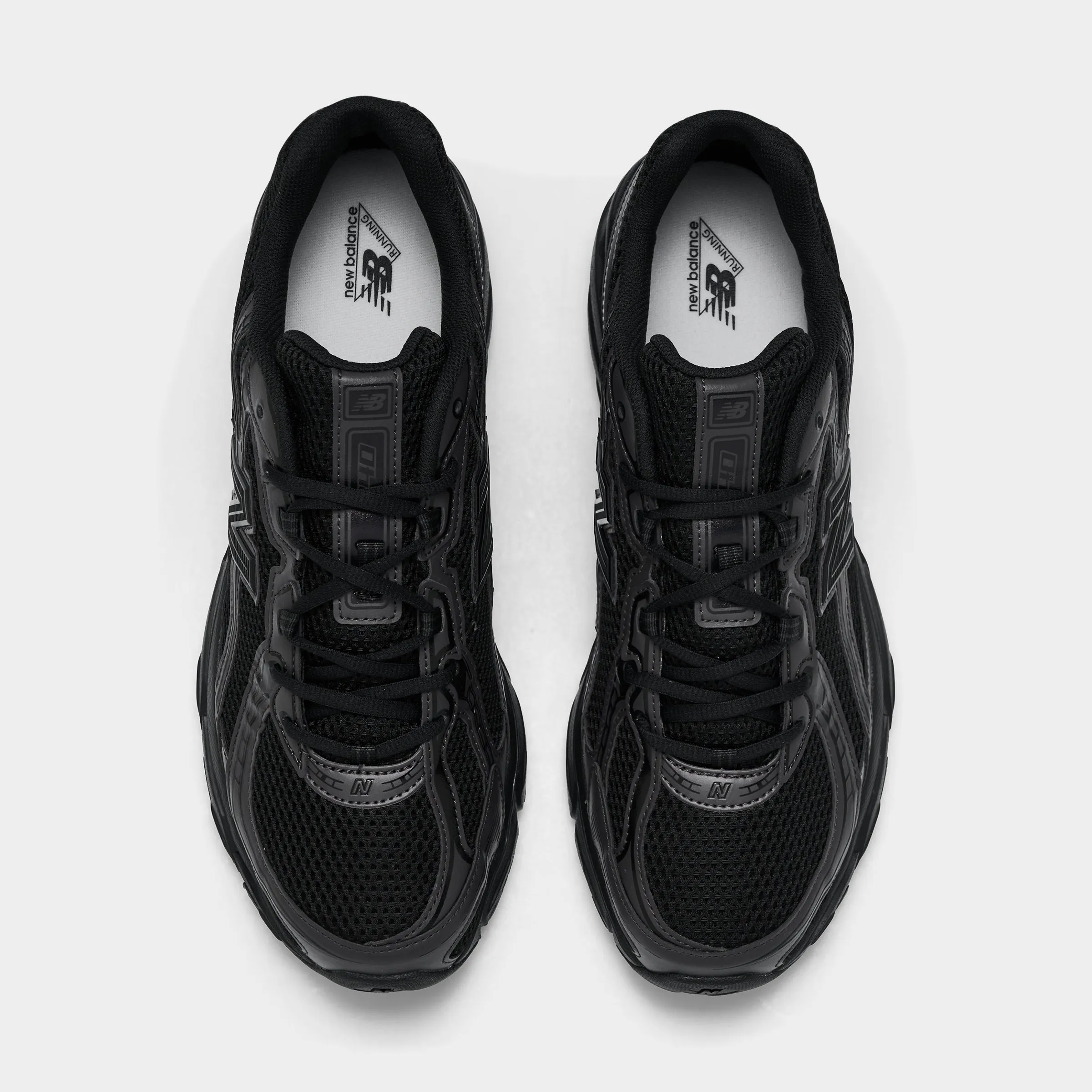 New Balance 740 Black / Black marathoning