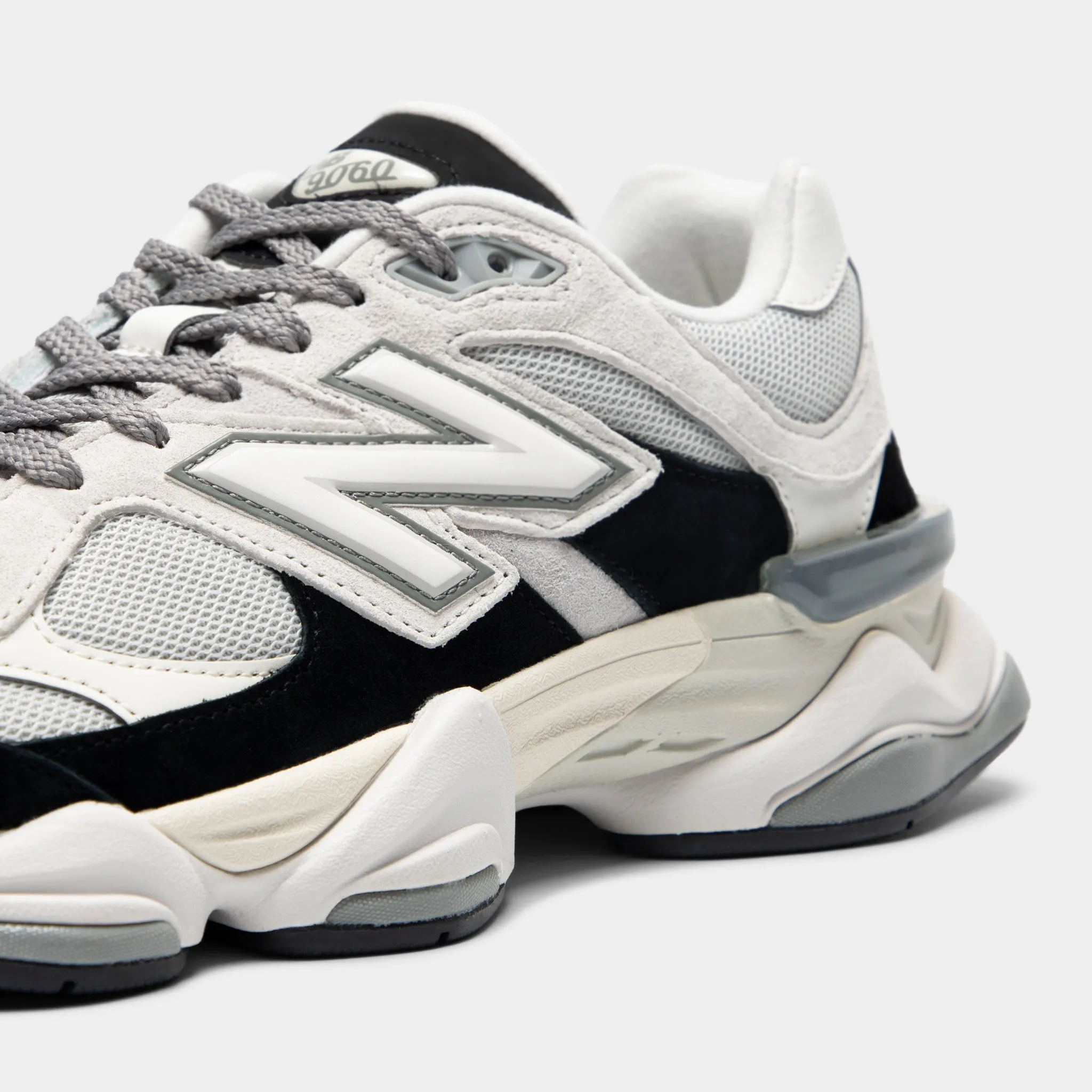 New Balance 9060 Black / Reflection group running shoes