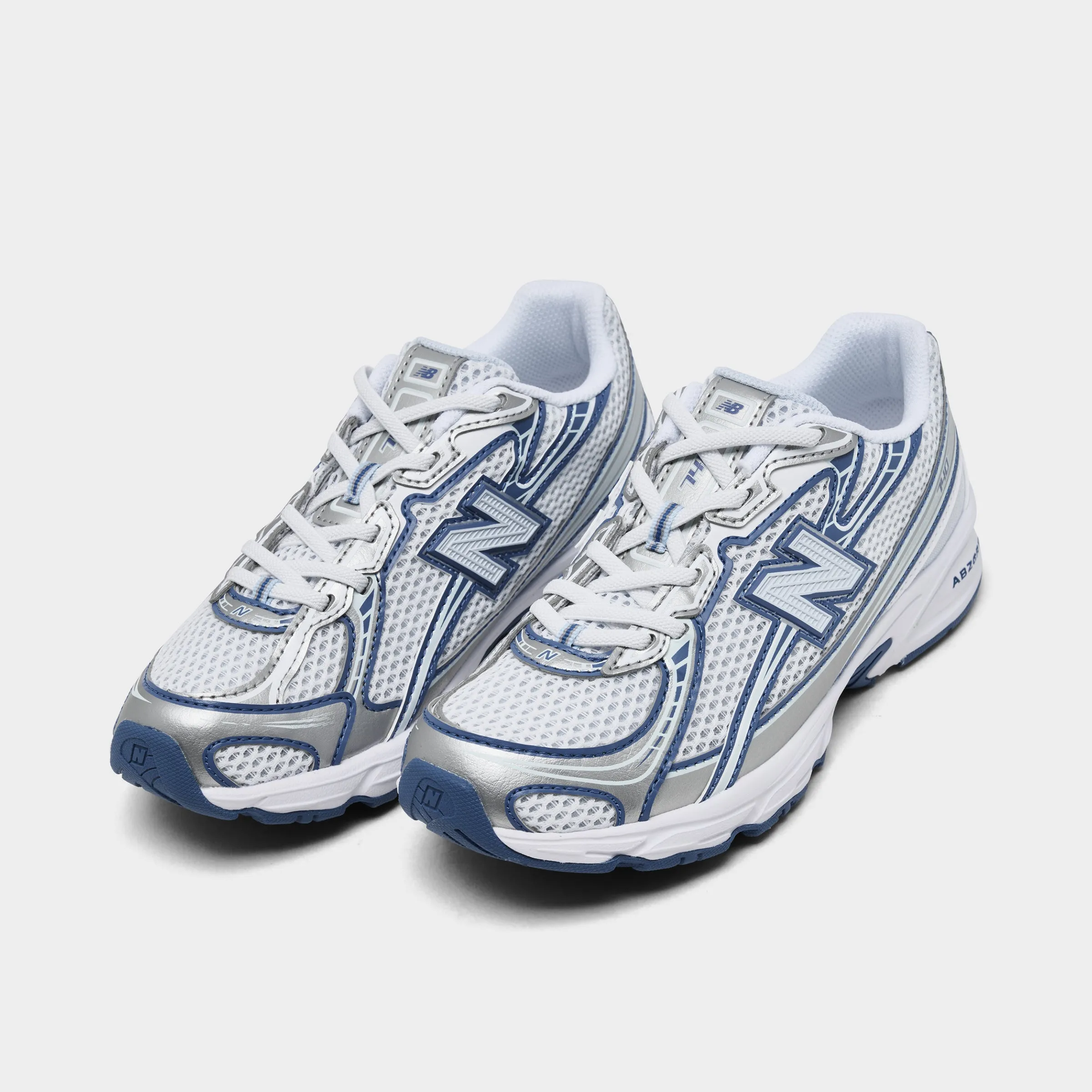 running in a canal area shoes New Balance Children's 740 White / Blue