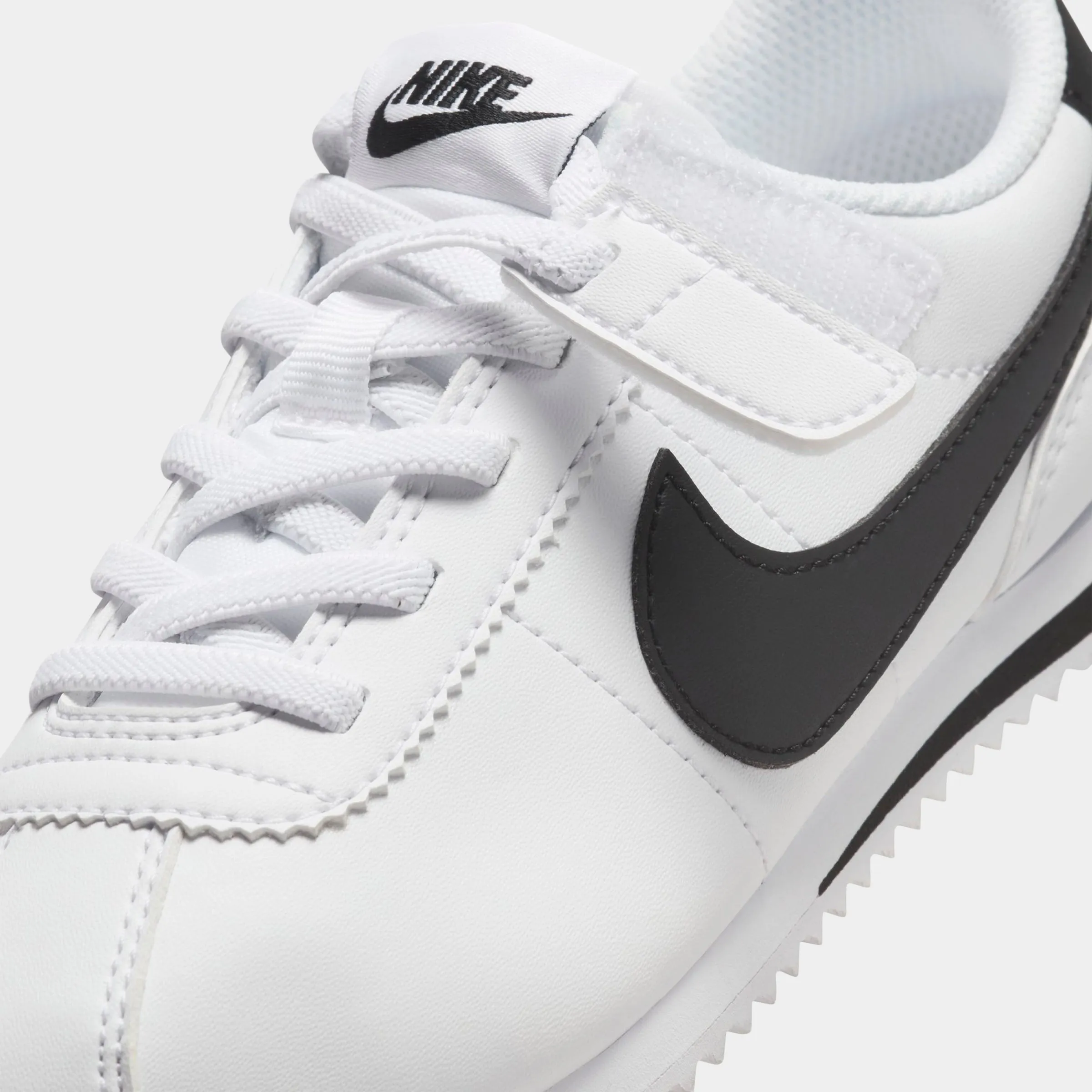 Nike Cortez Easyon PS White / Black running in countryside shoes