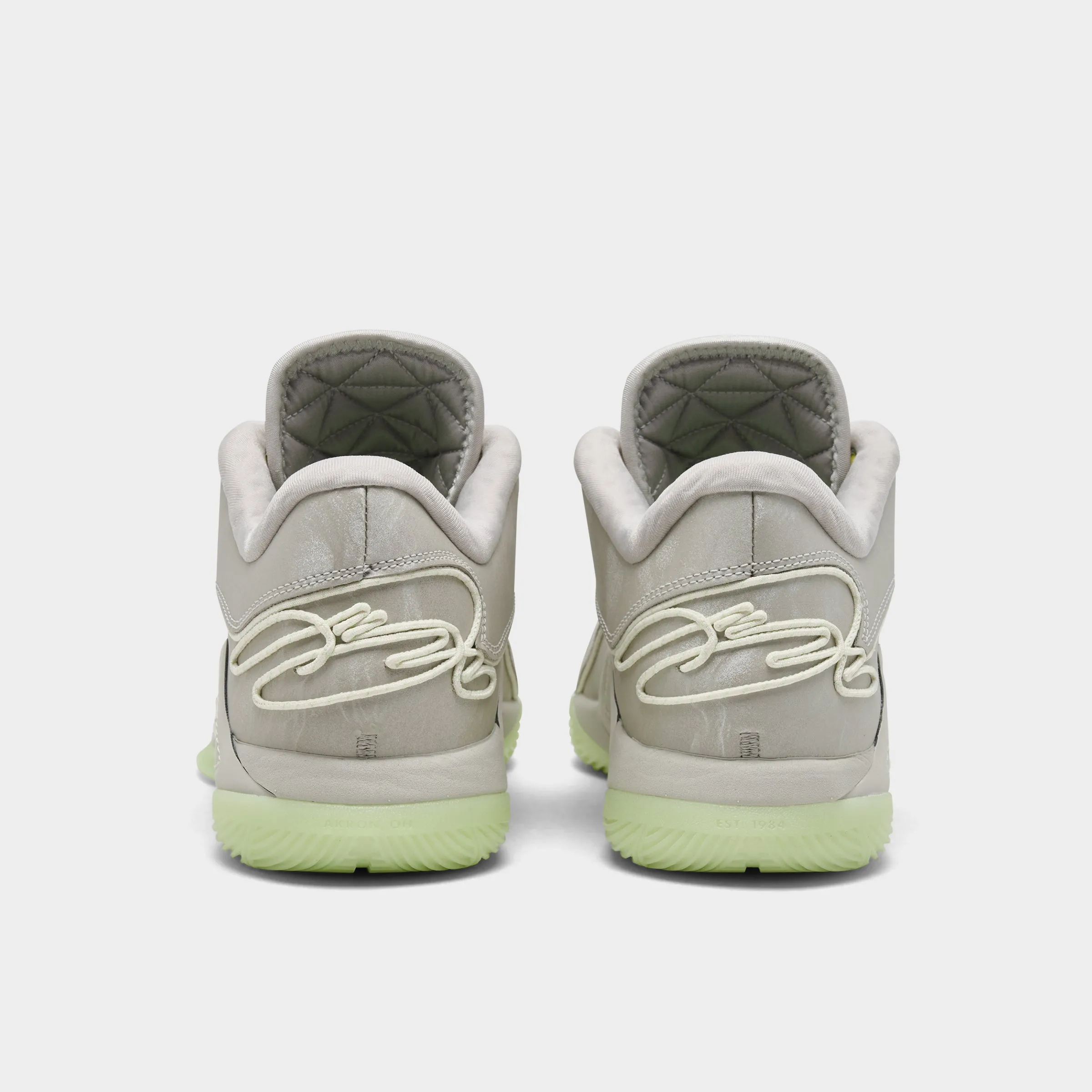Enhanced Traction Pattern Nike Lebron XXII Light Bone / Soft Pearl - Vapor Green