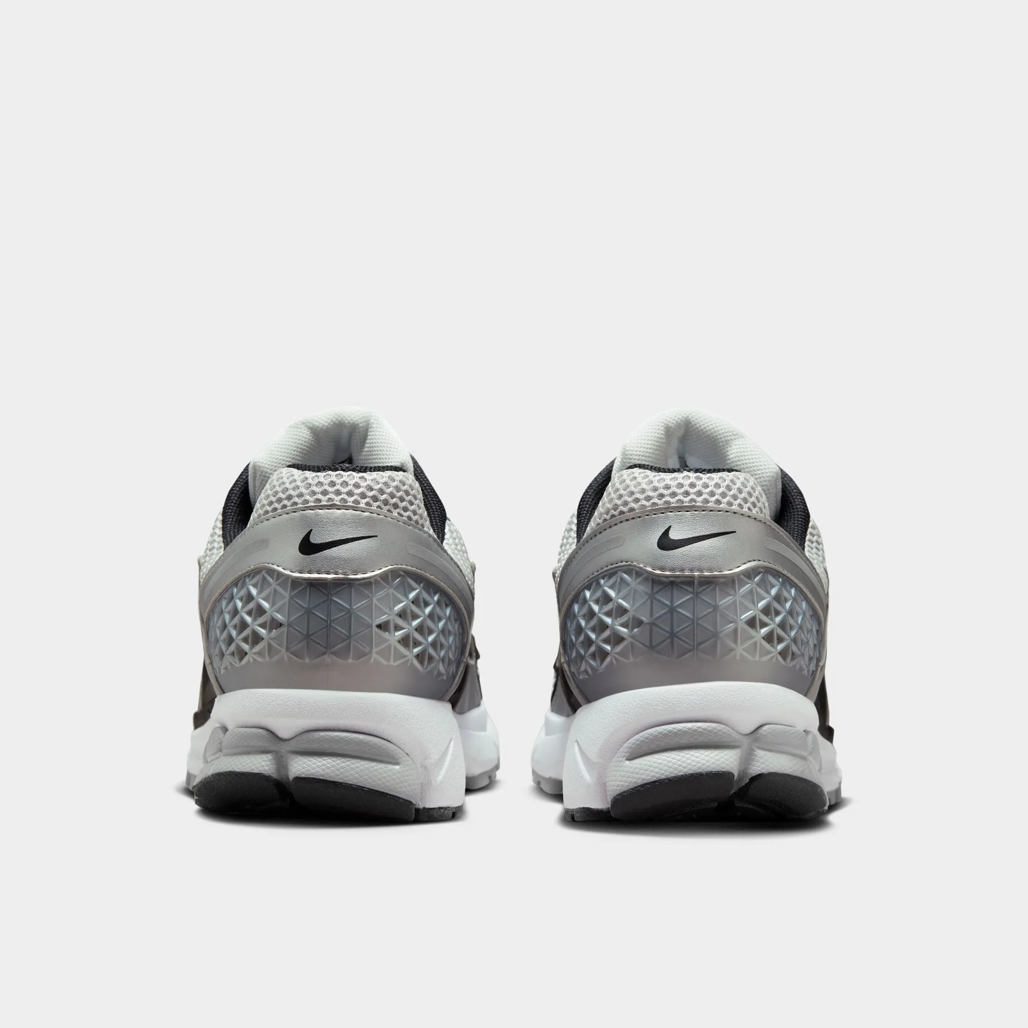 Nike Zoom Vomero 5 Metallic Silver / Black - Pure Platinum Running Challenges triathlon running shoes
