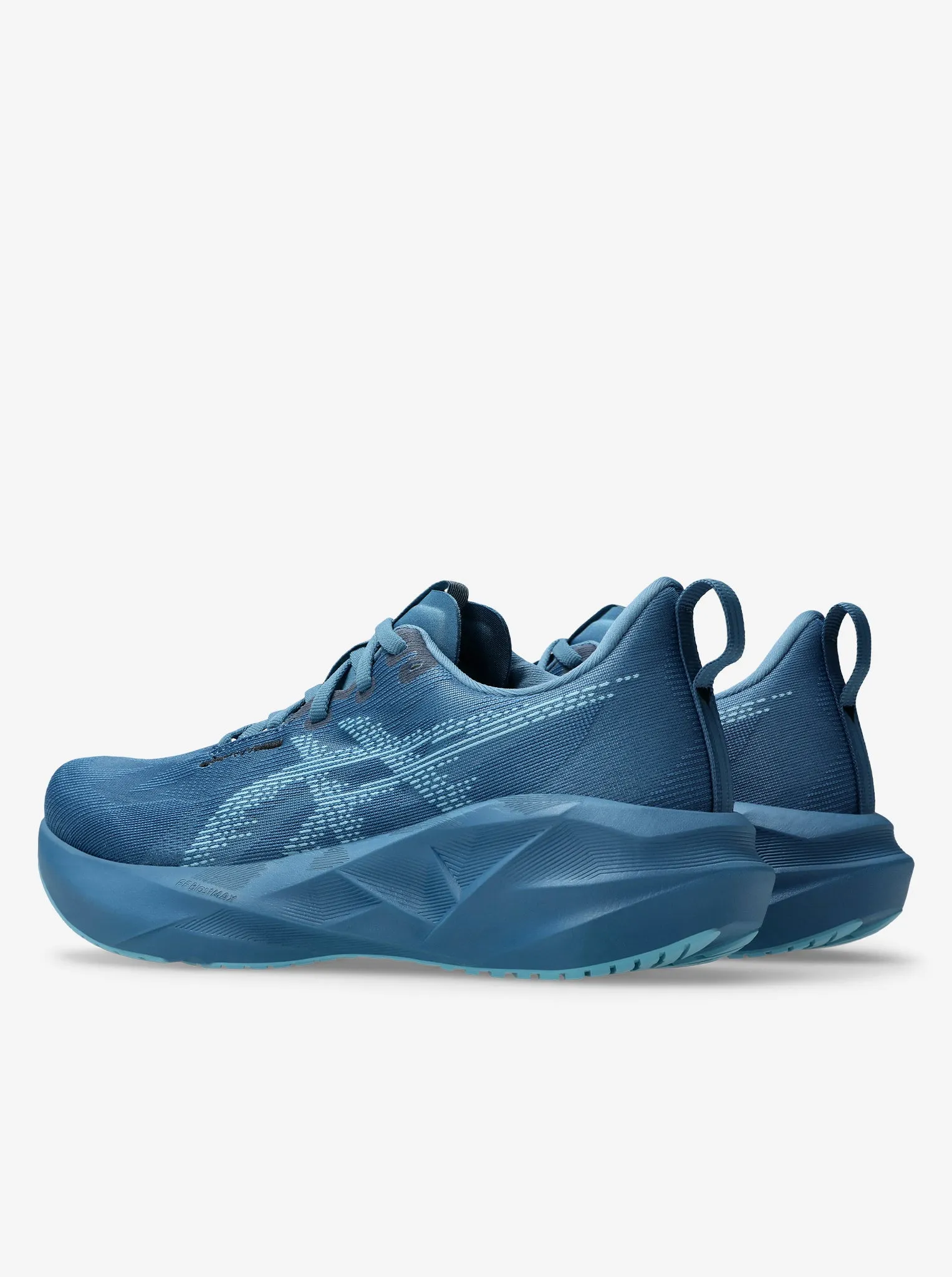 running in a valley shoes Novablast 5 Womens