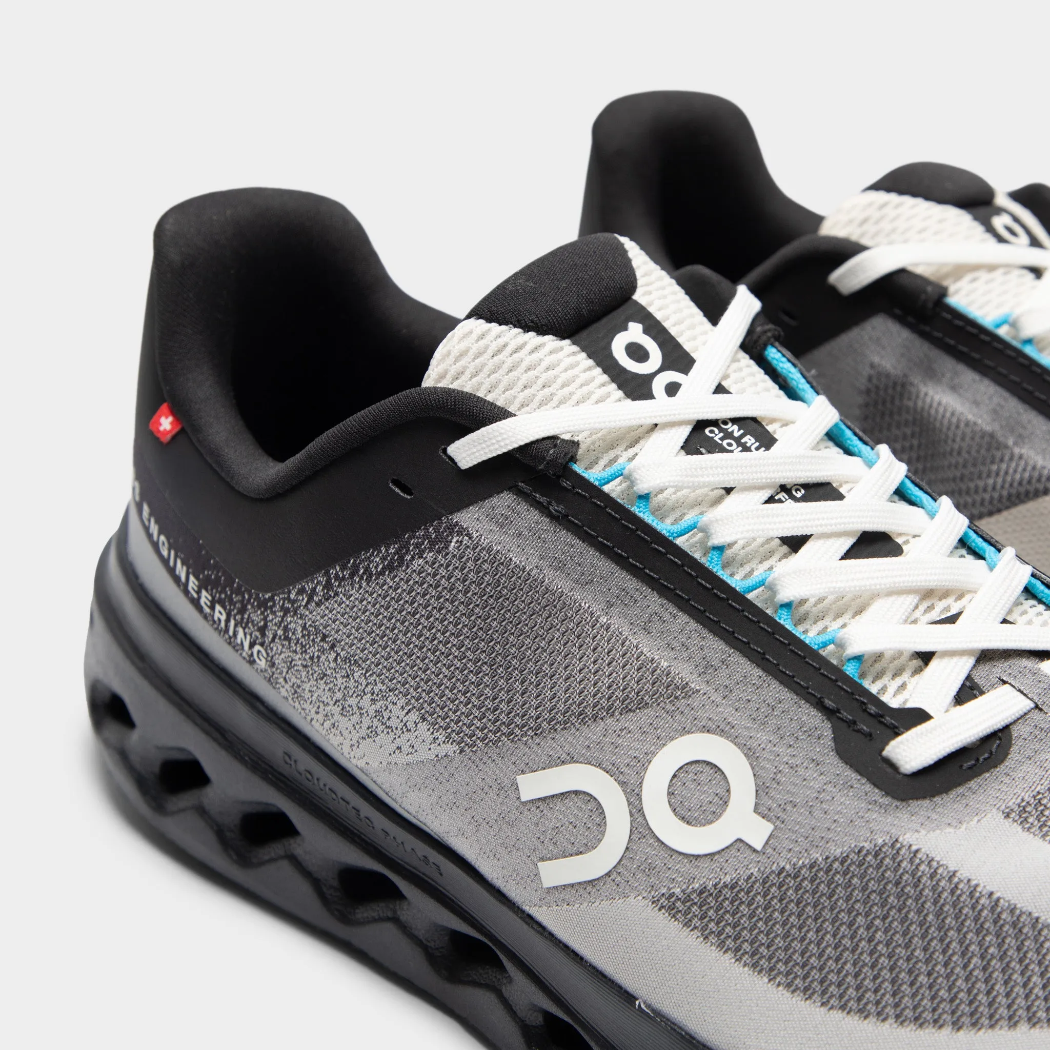 Performance - Driven On Cloudsurfer Black / Beige