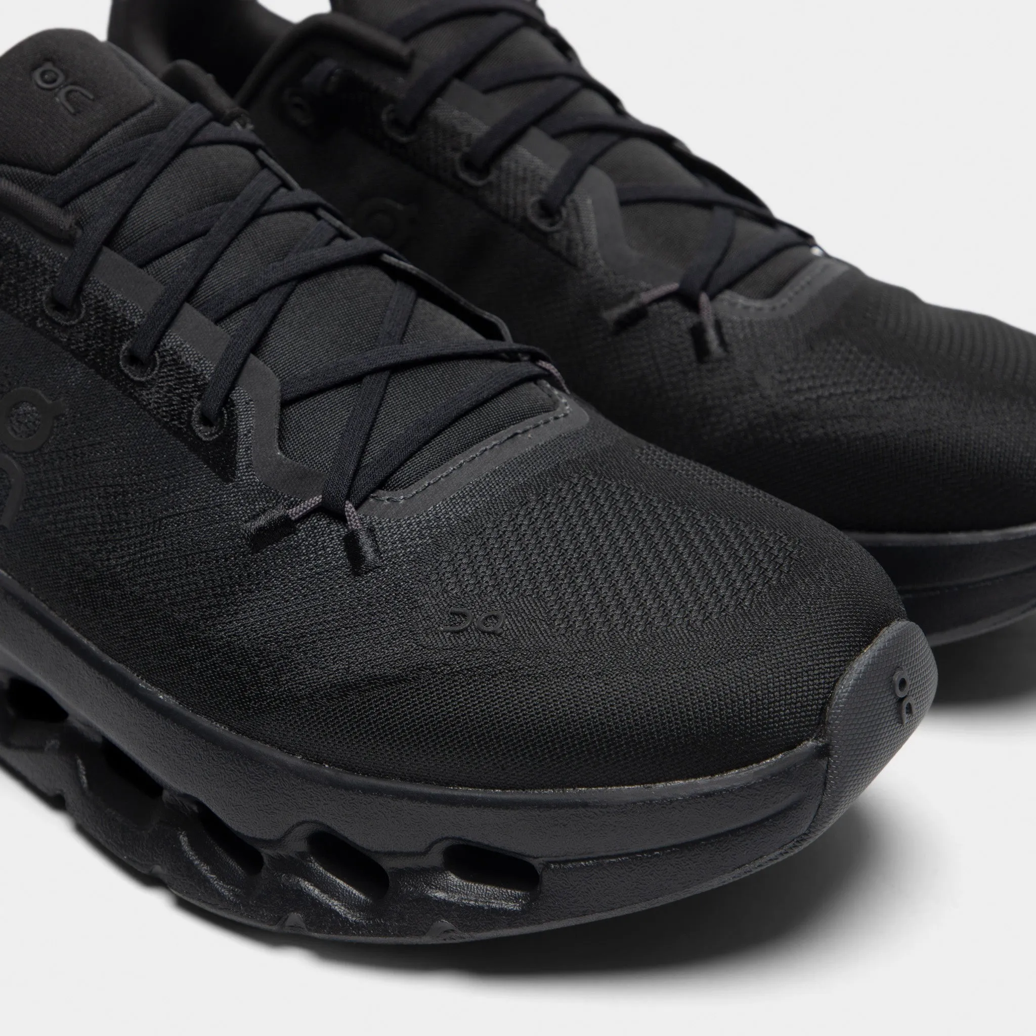 soccer - compatible running shoes On Cloudtilt Eclipse / Black