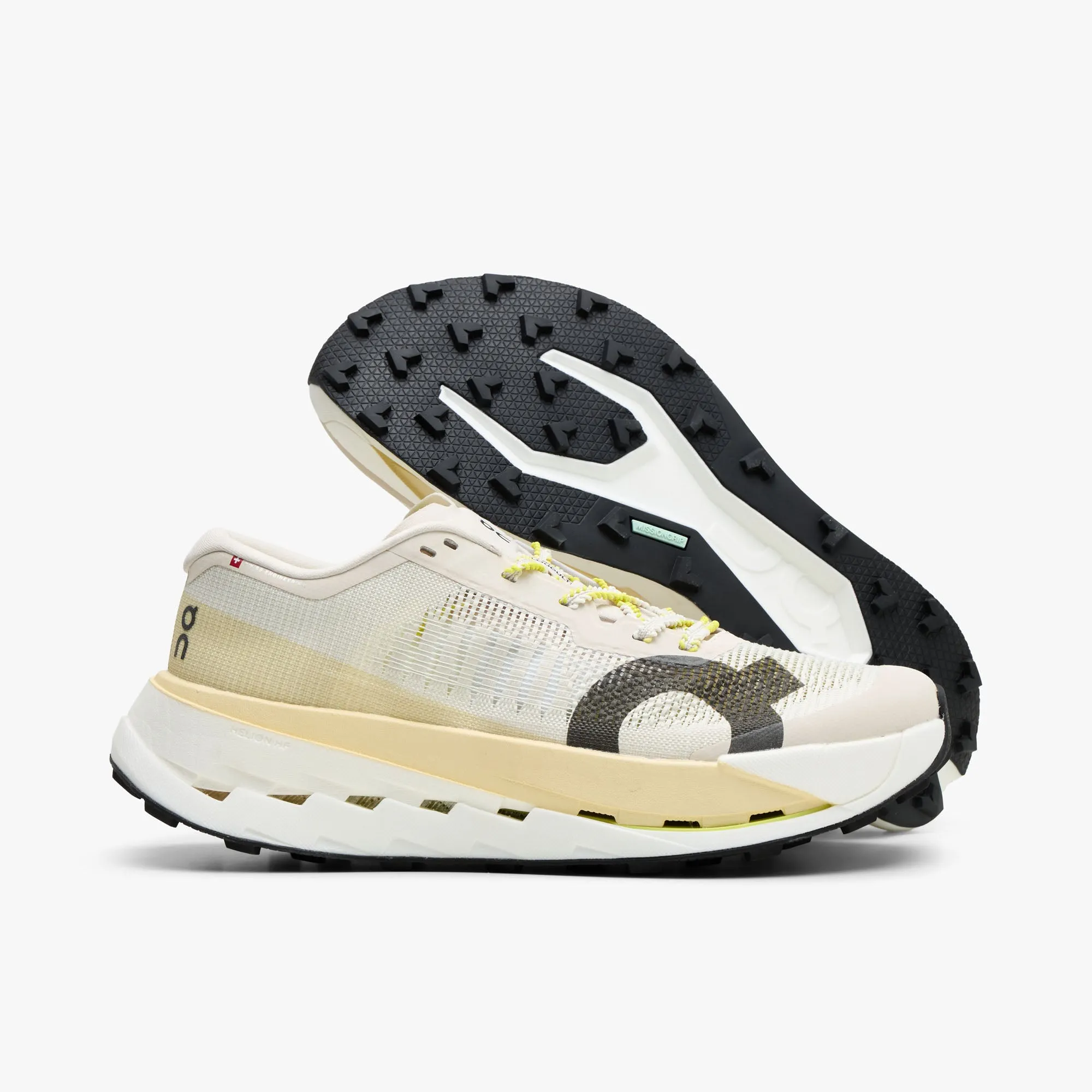 running in a canyon shoes On Cloudultra Pro Pearl / Lychee