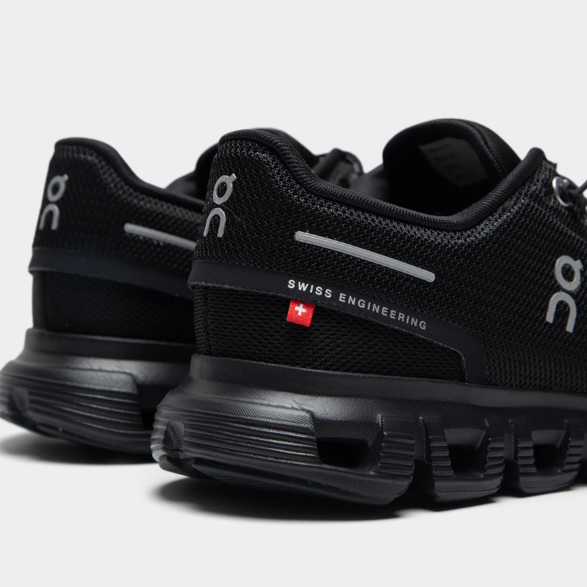 mesh construction shoes On Women's Cloud 6 Black / Black