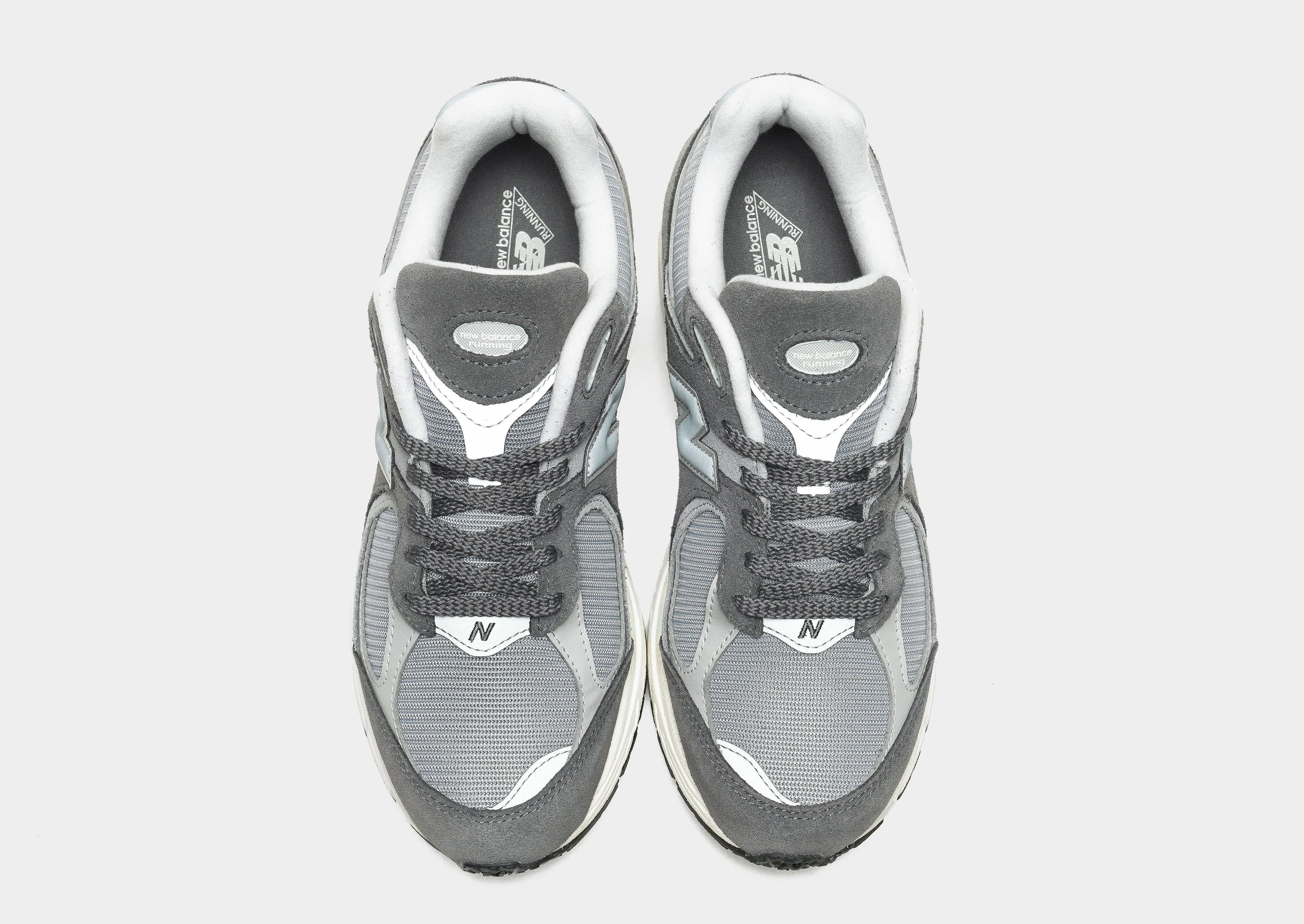 2002R ventilated shoes global - themed running option