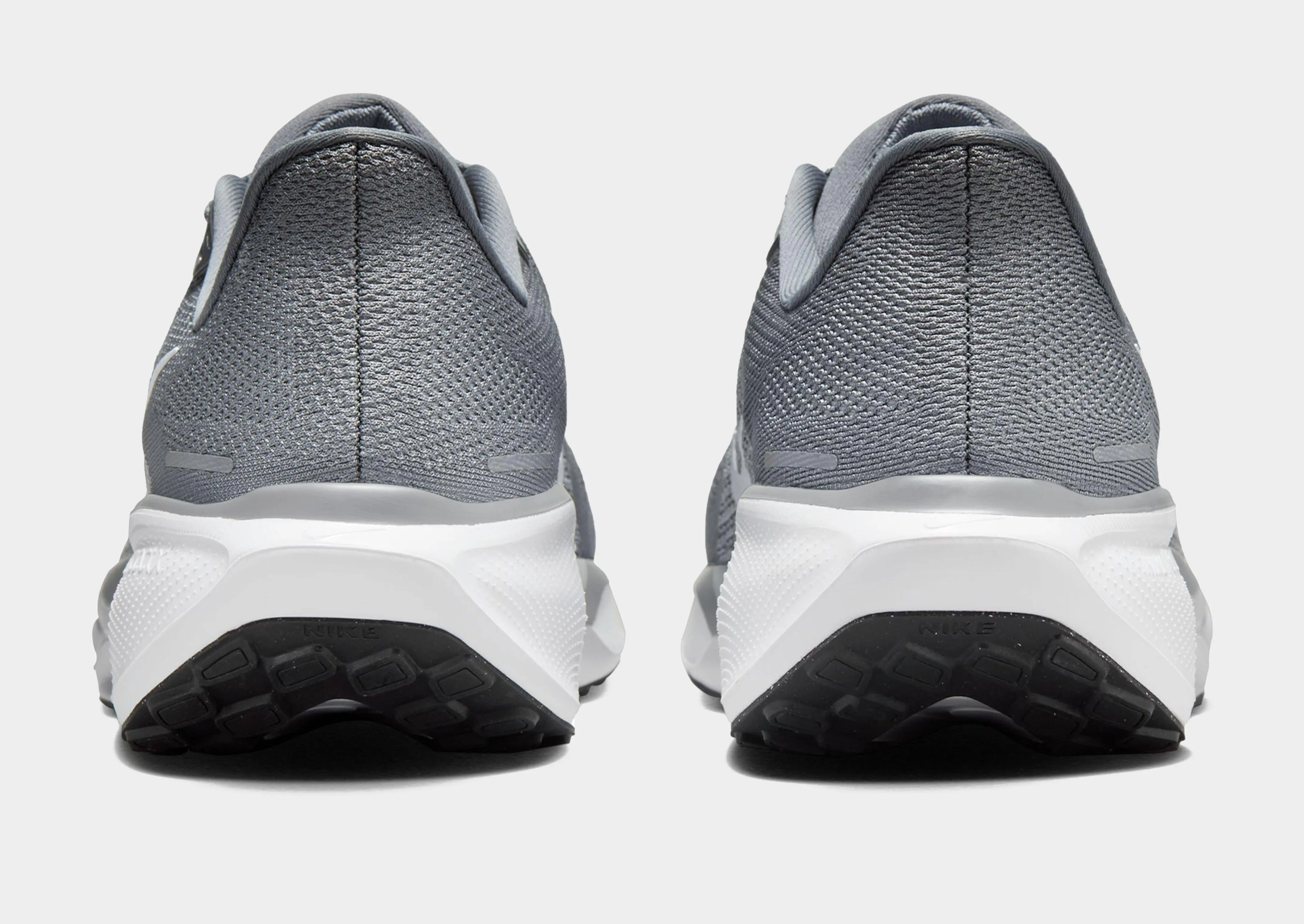 Pegasus 41 Multi directional traction Retro-inspired support