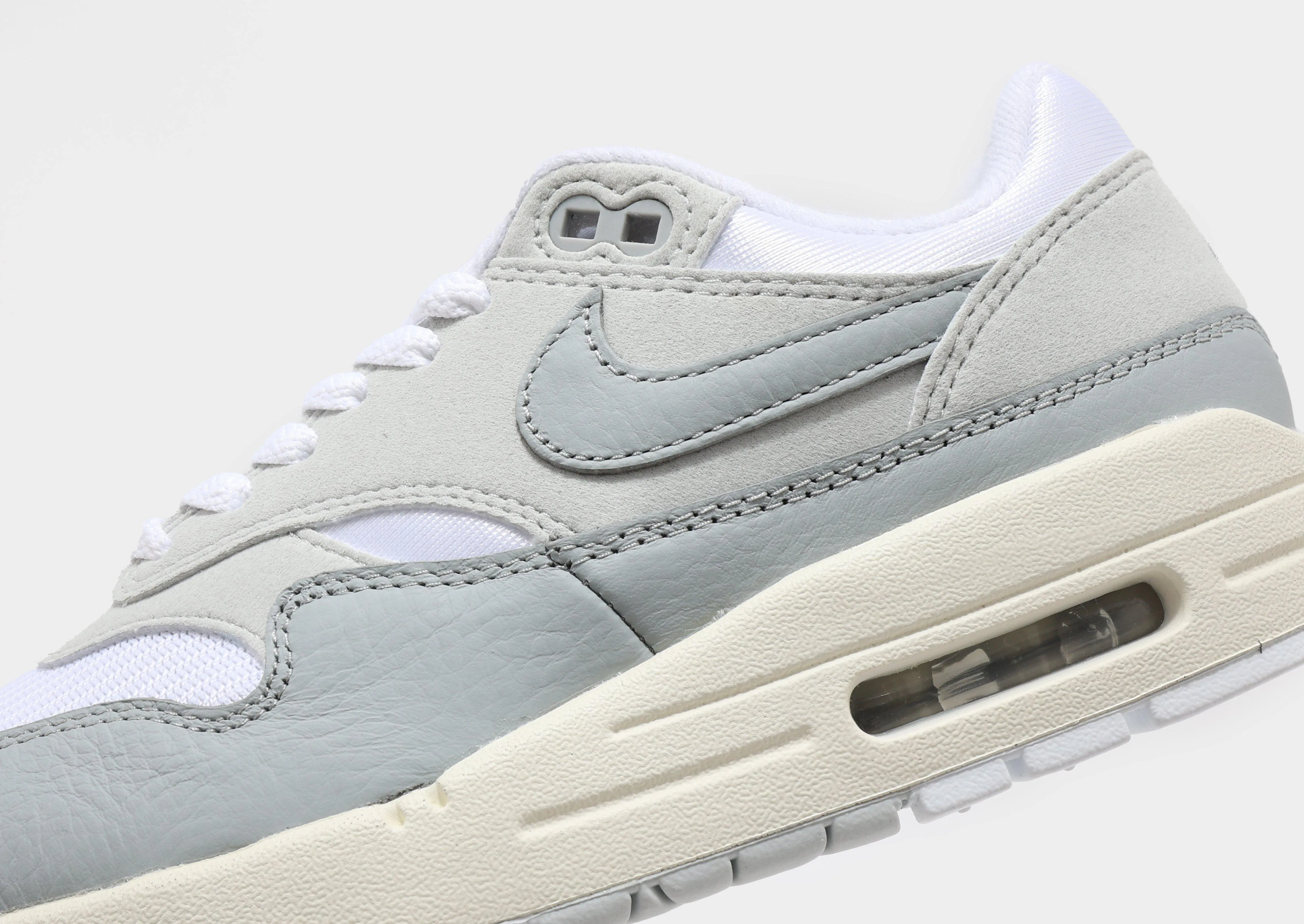 Air Max 1 '87 Women's On Foot