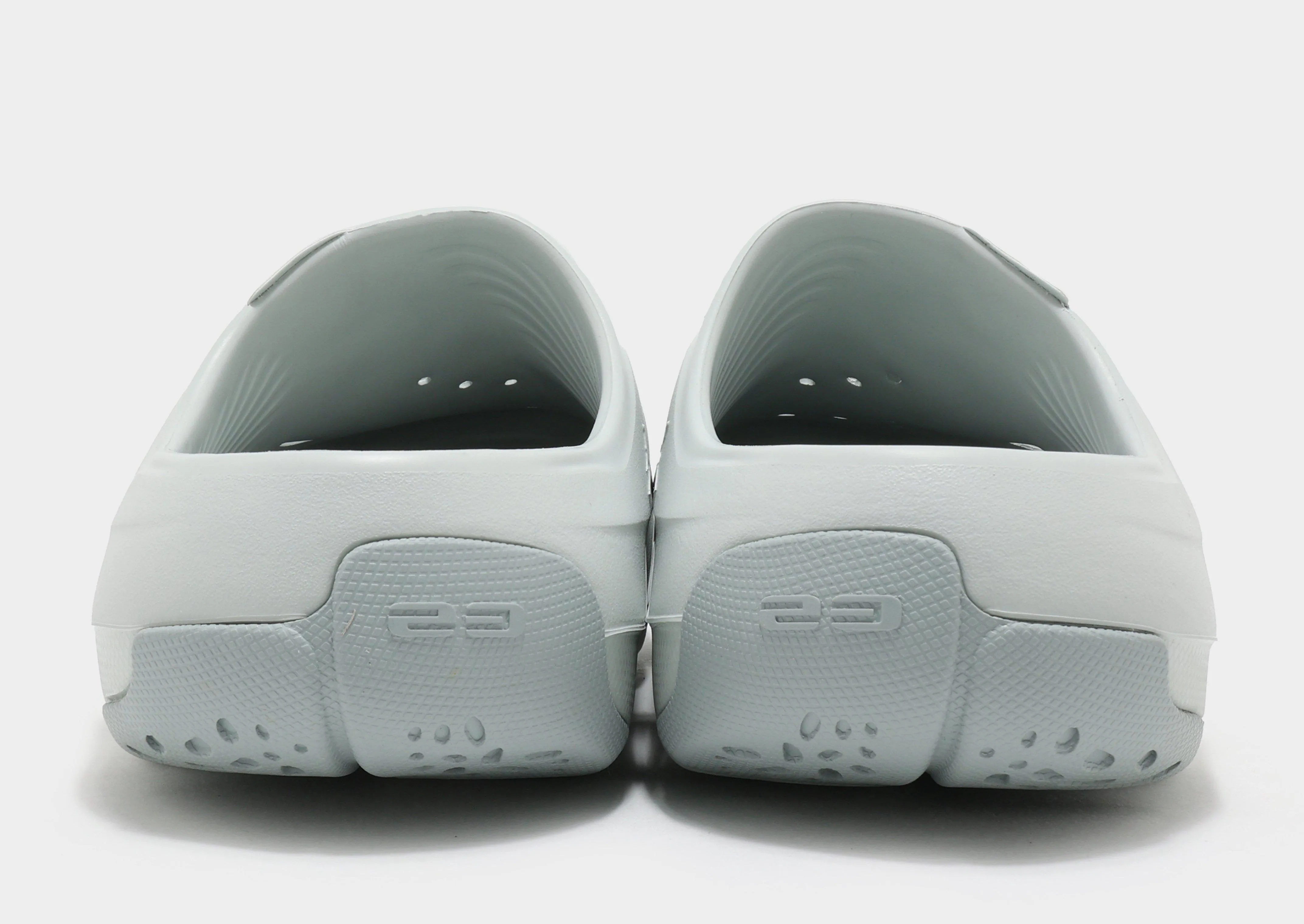 Supportive Heel Counter Reinforced Eyelets Design Roam Slides