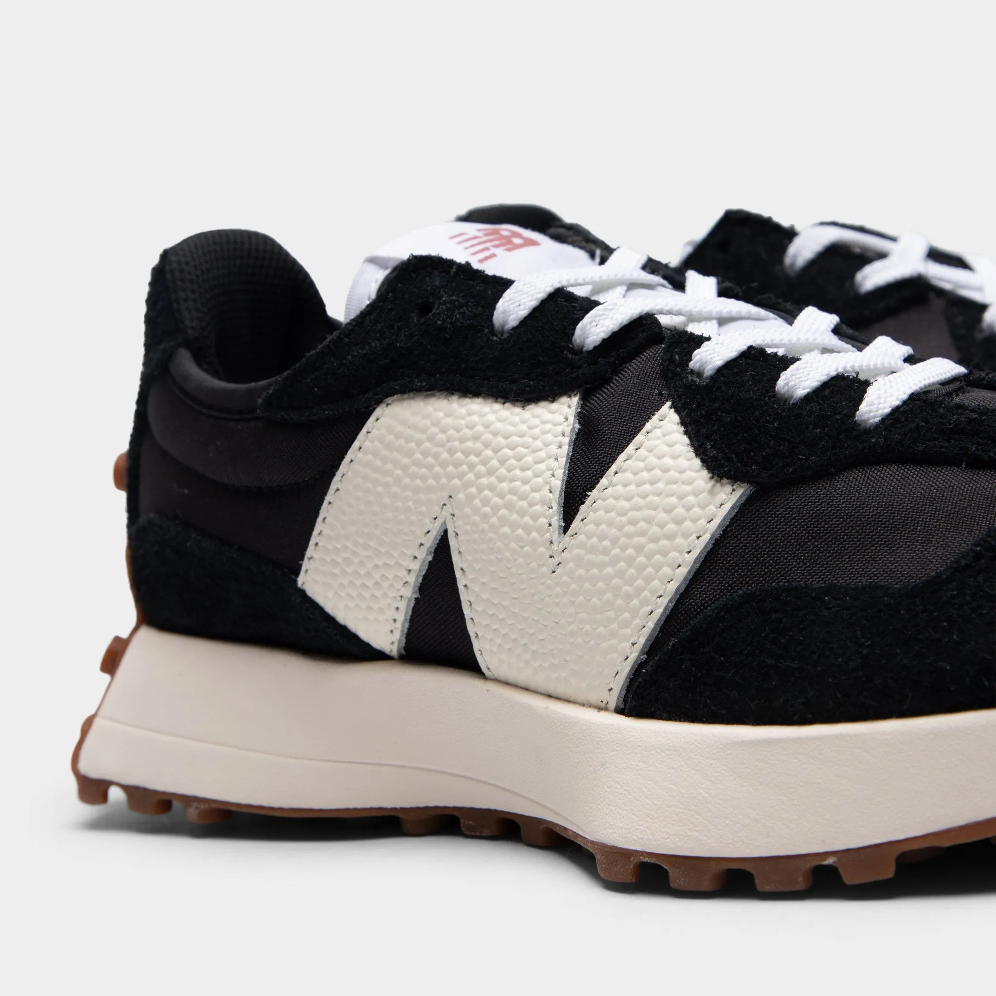 medium - performance shoe capacity New Balance Women's 327 Black / White - Mineral Red