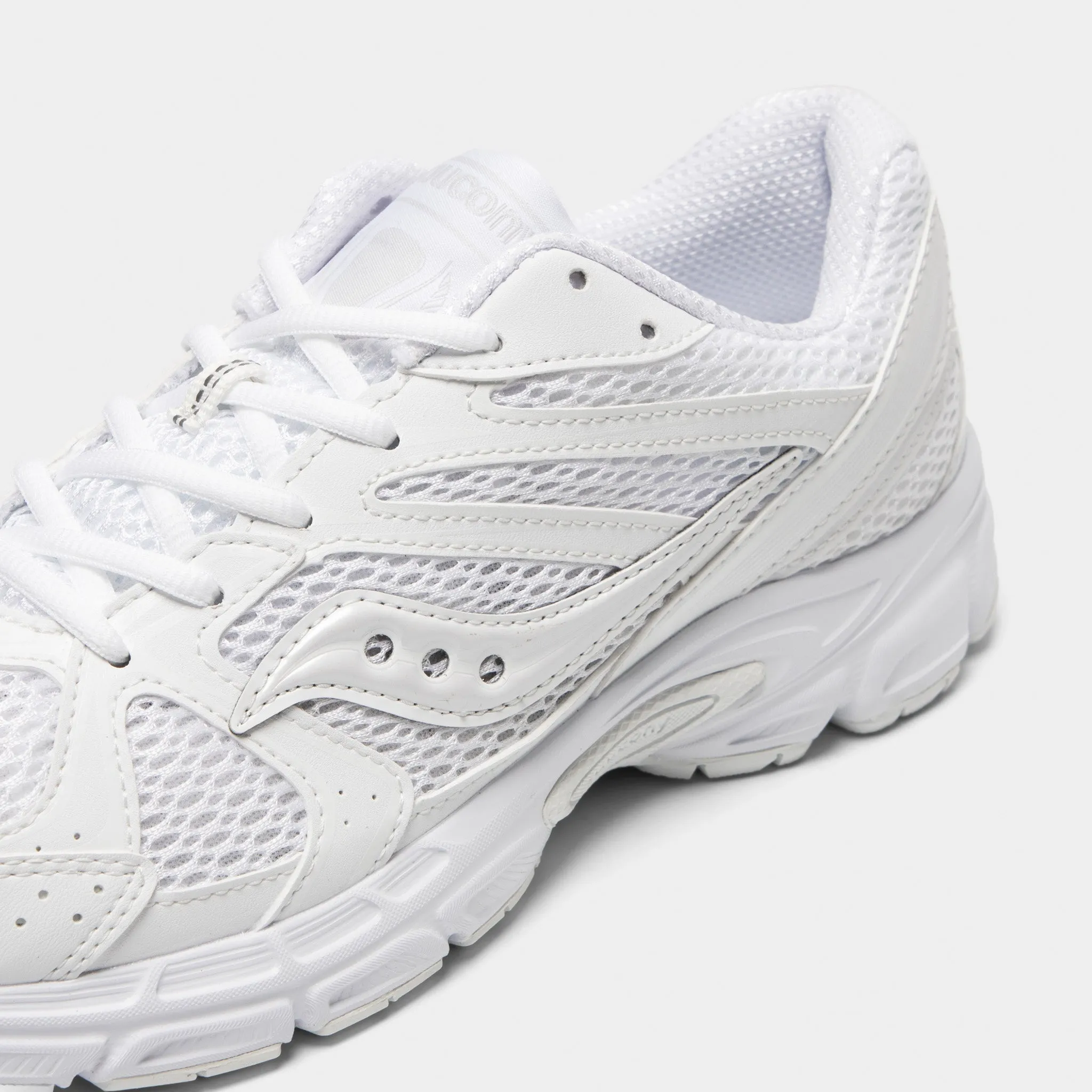 running for a way to stay confident track - meet running shoes Saucony Ride Millennium White / Gold