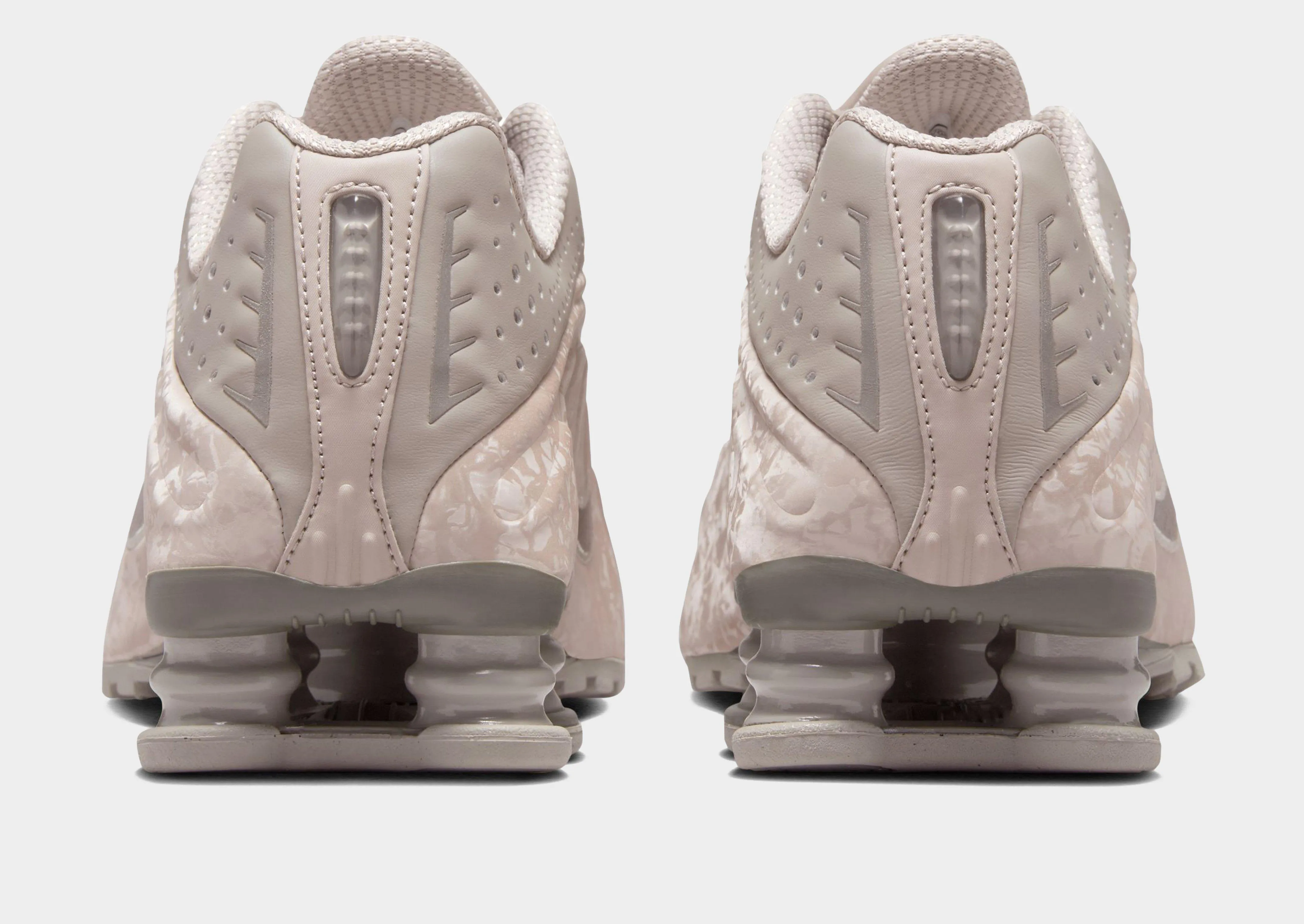Minimal Weight Shox R4 Women's