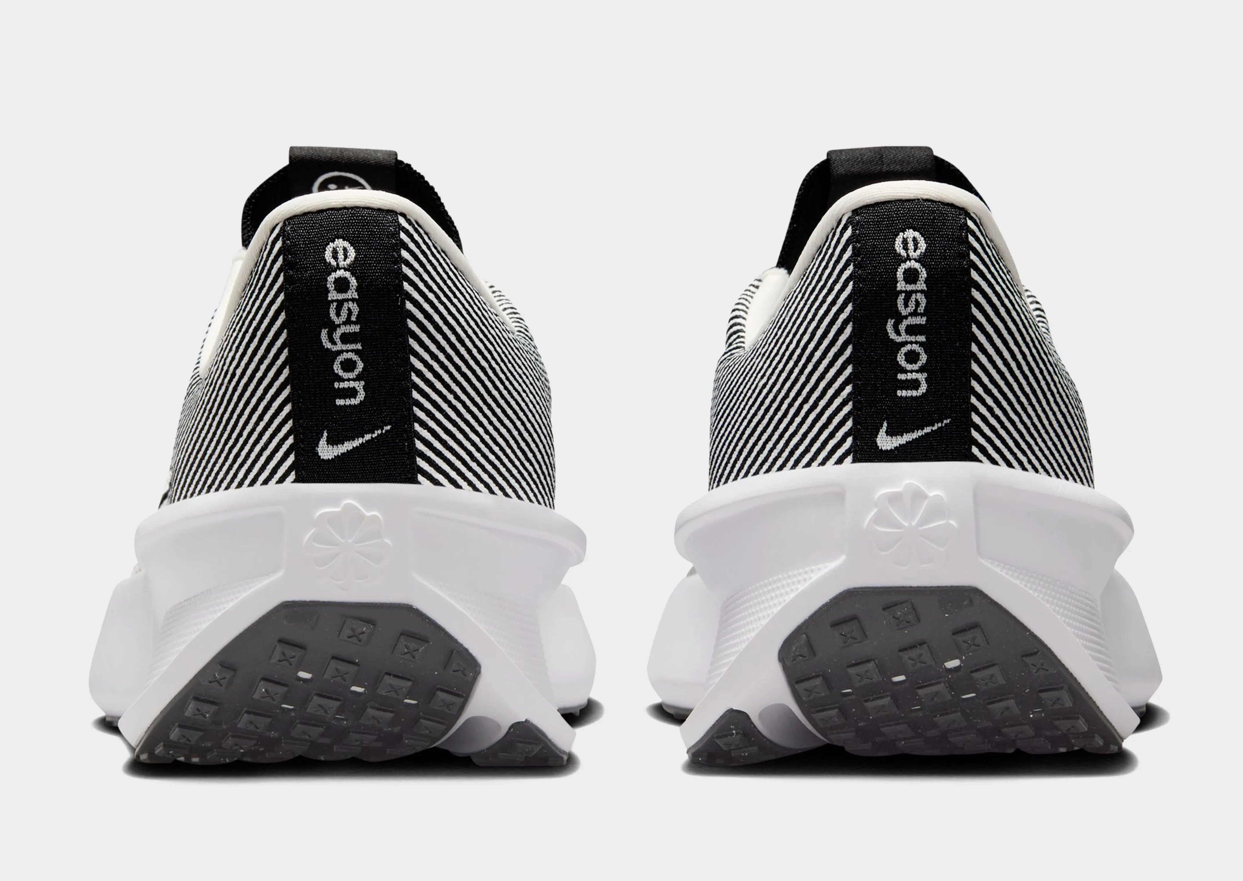Interact EasyOn Breathable mesh design Kinetic Stability
