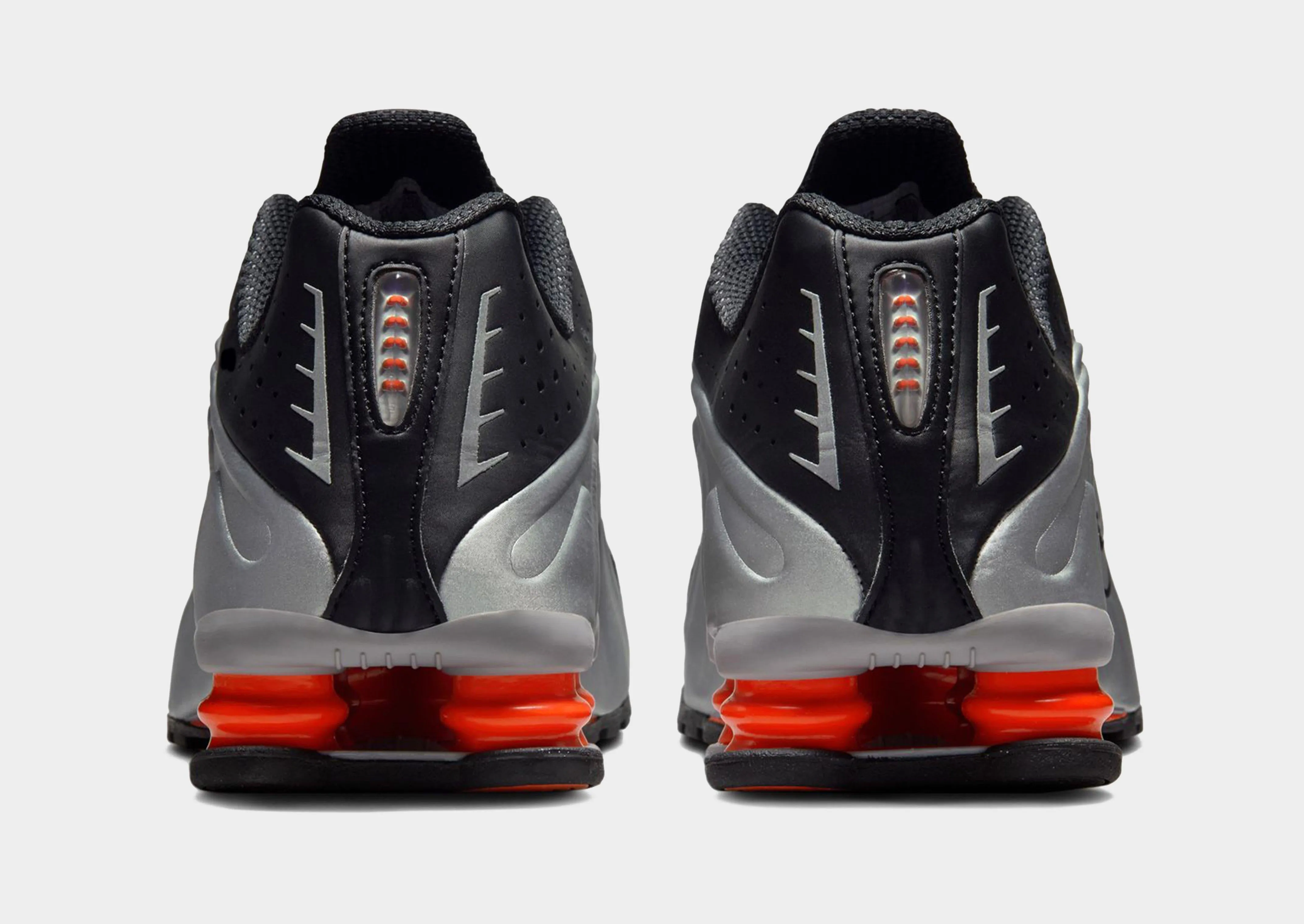 Seamless Upper Construction Shox R4