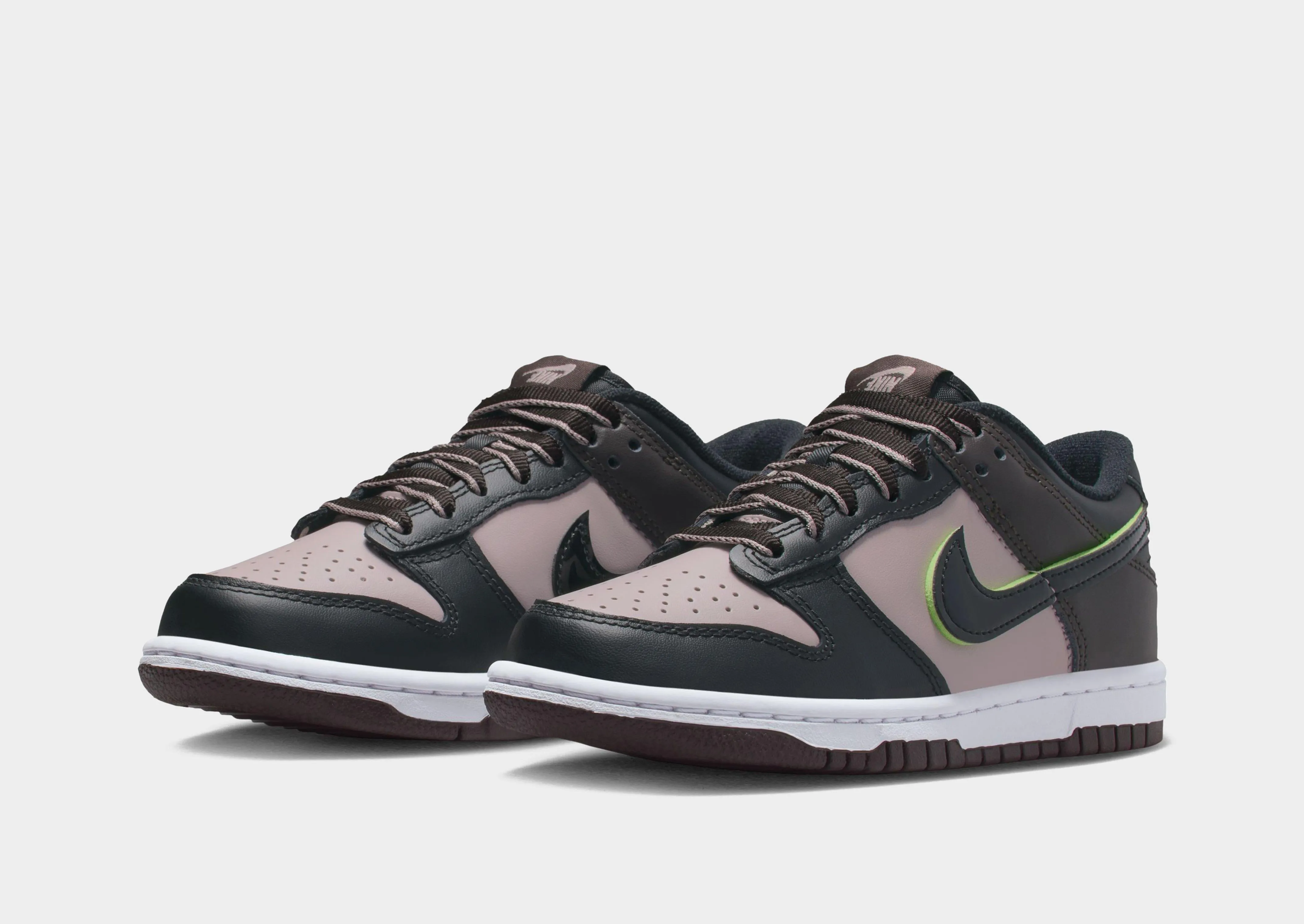 Dunk Low SE Junior's Active Routine