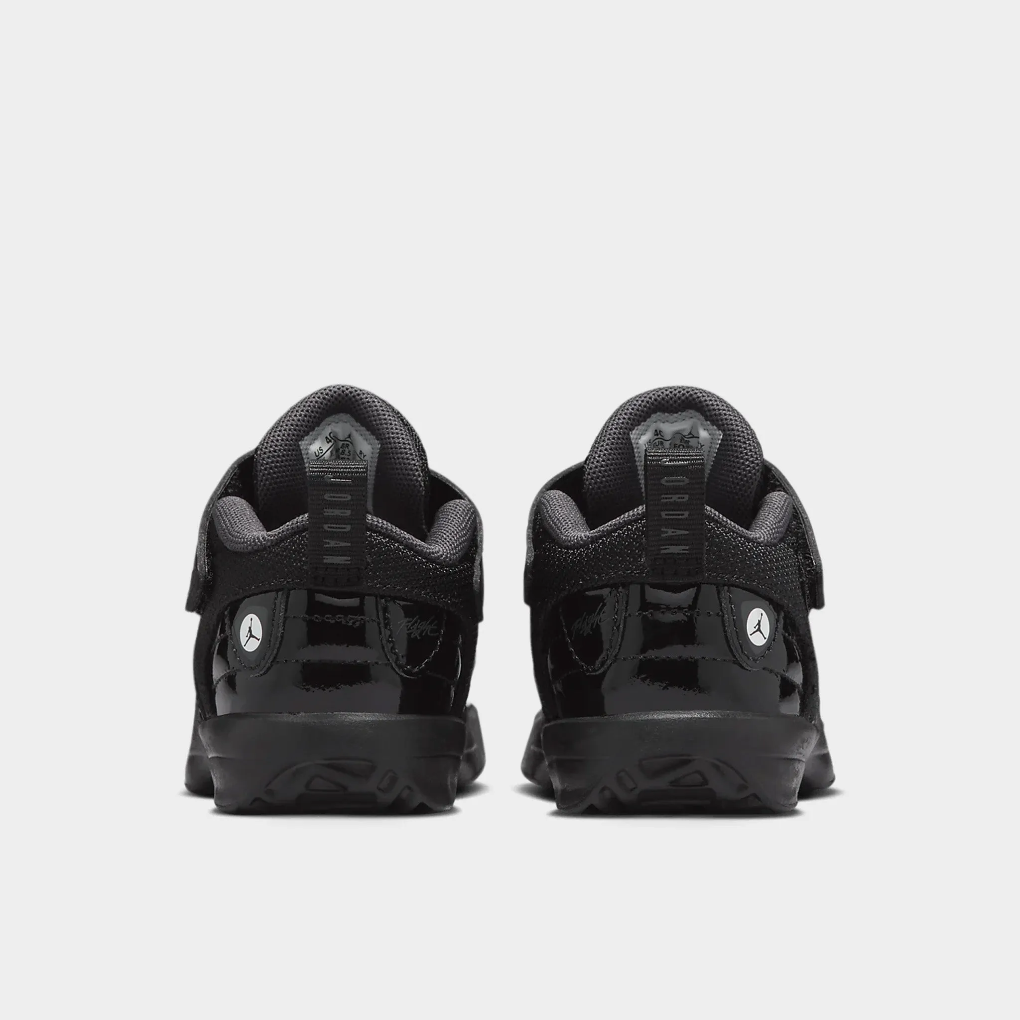 Jordan Max Aura 6 TD Black / Black Lightweight Foam Technology Kinetic Transfer System