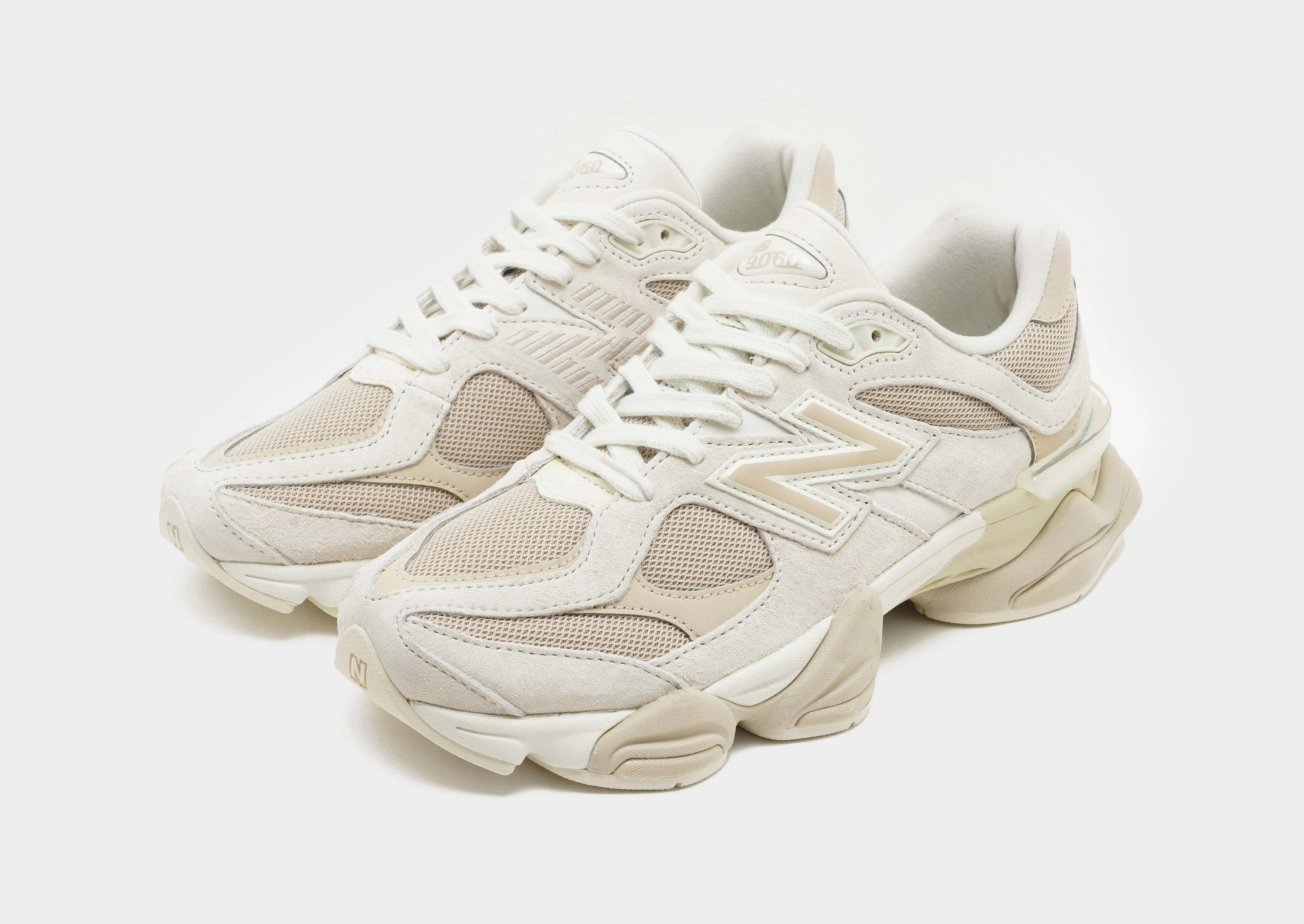 9060 Women's arch - support feature shoes