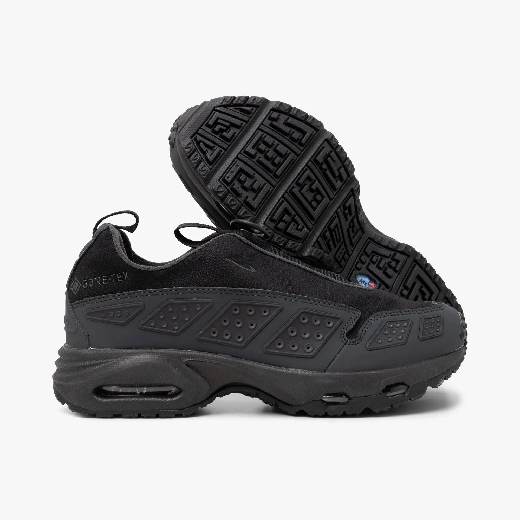 Nike Women's Air Max SNDR GORE-TEX Black / Dark Smoke Grey Flat Base Grab Quick