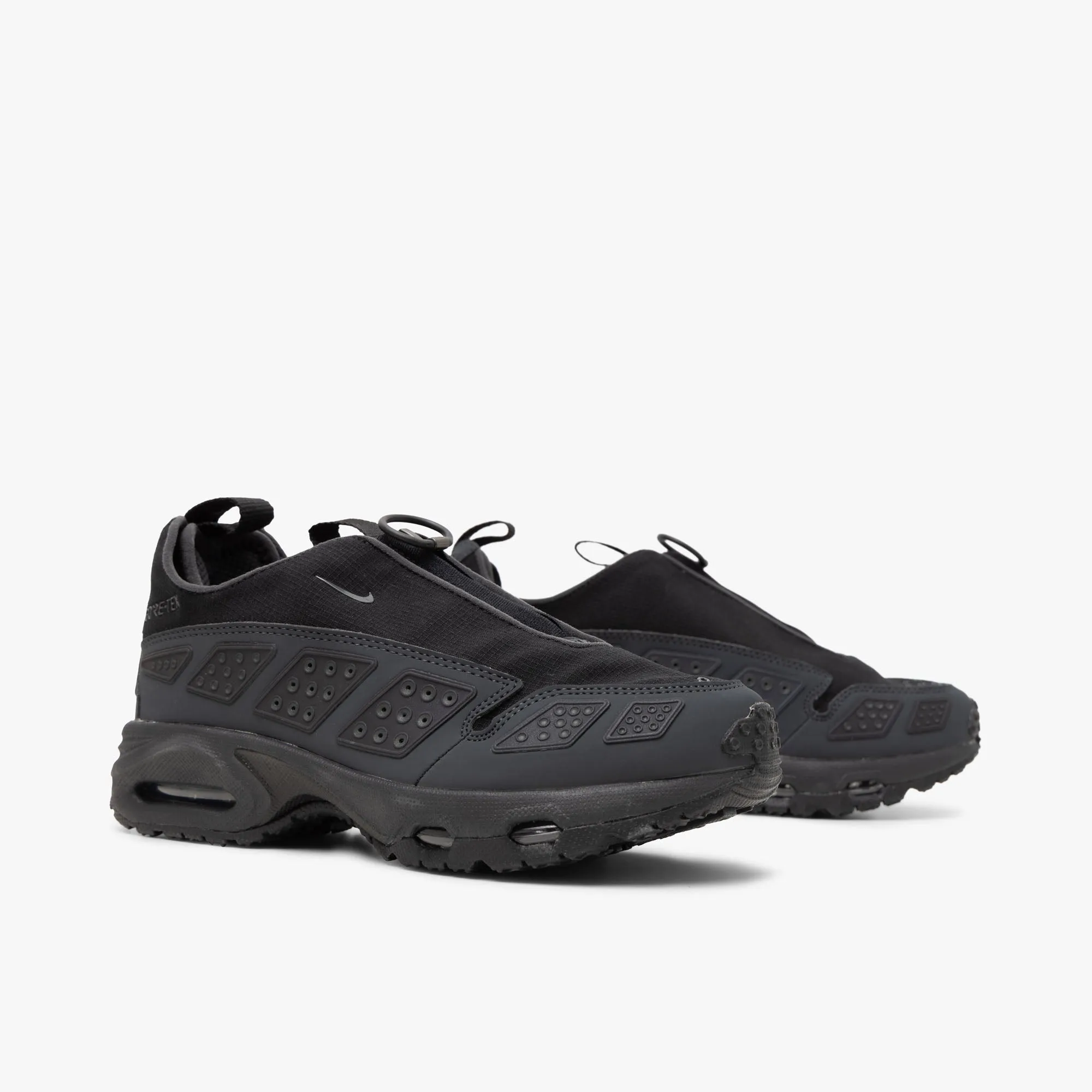 Vegan Material Option Nike Women's Air Max SNDR GORE-TEX Black / Dark Smoke Grey