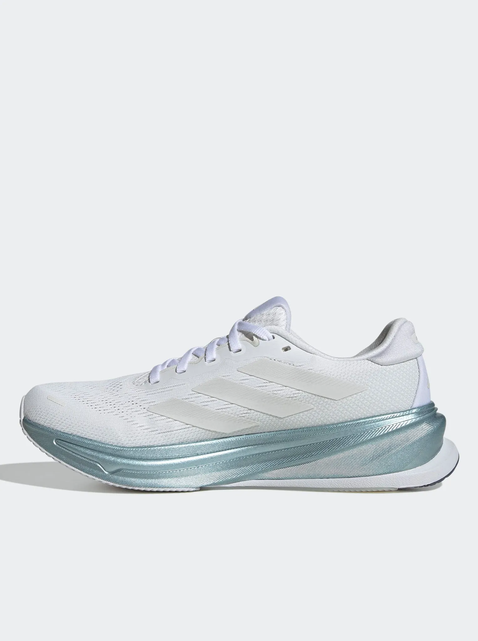 Supernova Rise 2 Womens Heat resistant running during a foggy day